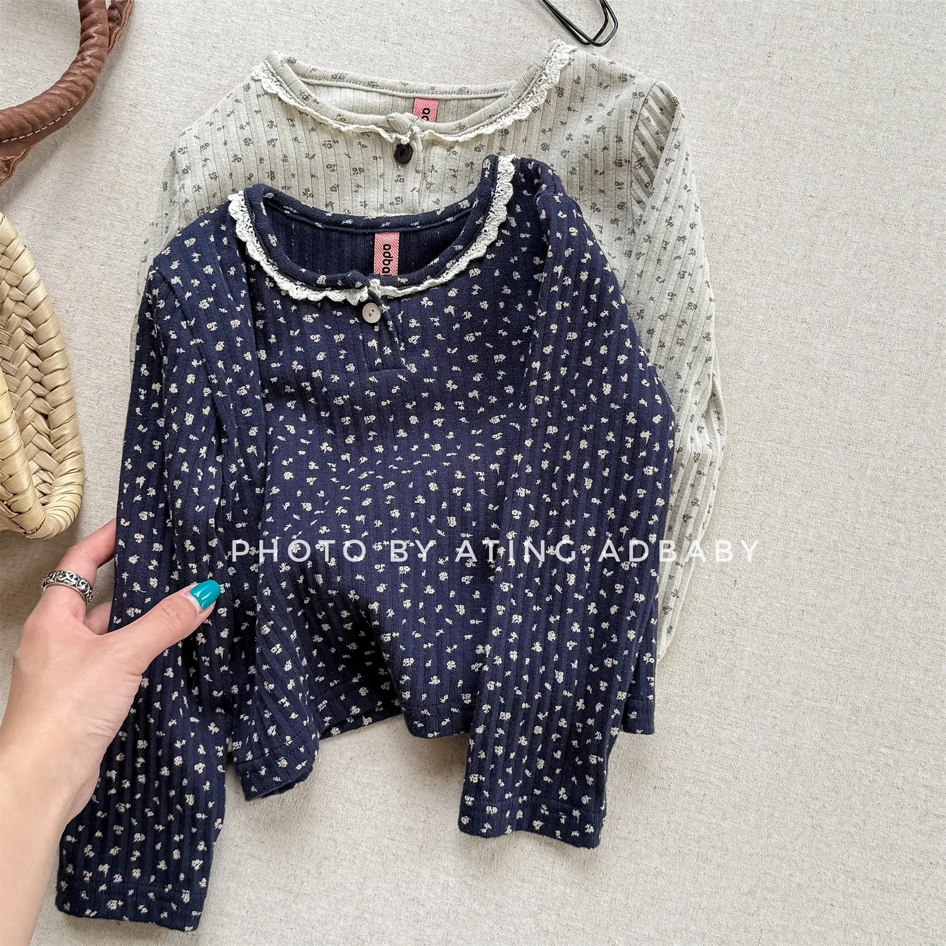 

2025 Autumn New Girls Floral Bottoming Shirts Cotton Children Long Sleeve T Shirts Baby Girl Cute Lace Collar Tops Kids Clothes