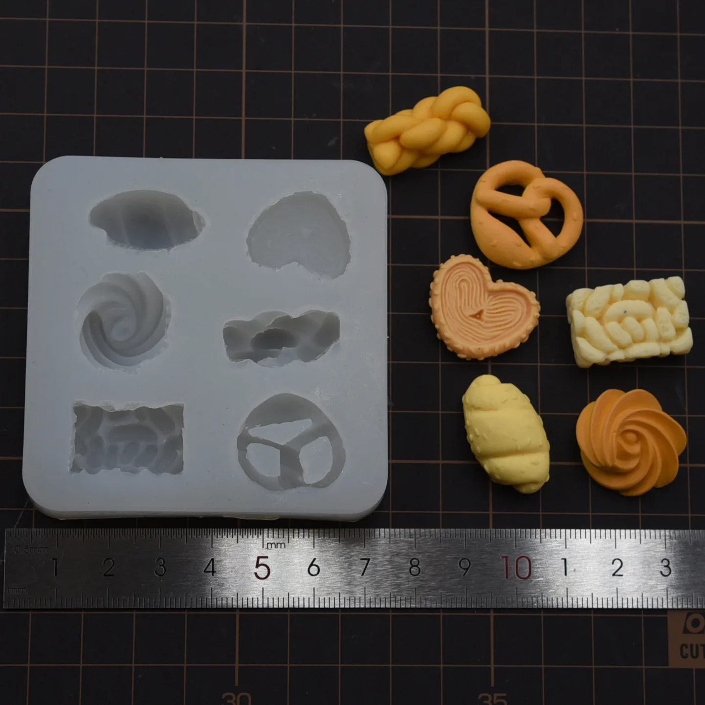 

Pottery Clay Mini Biscuit Silicone Mold Doll House Food Toy Creative Fasting DIY Molds