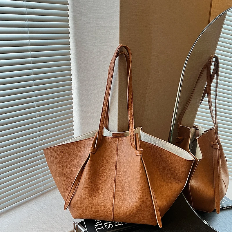 

Retro Minimalist Women Handbag Quilted Soft PU Leather Tote Bag Large Capacity Water Resistant Shoulder Bag for Commute Shopping