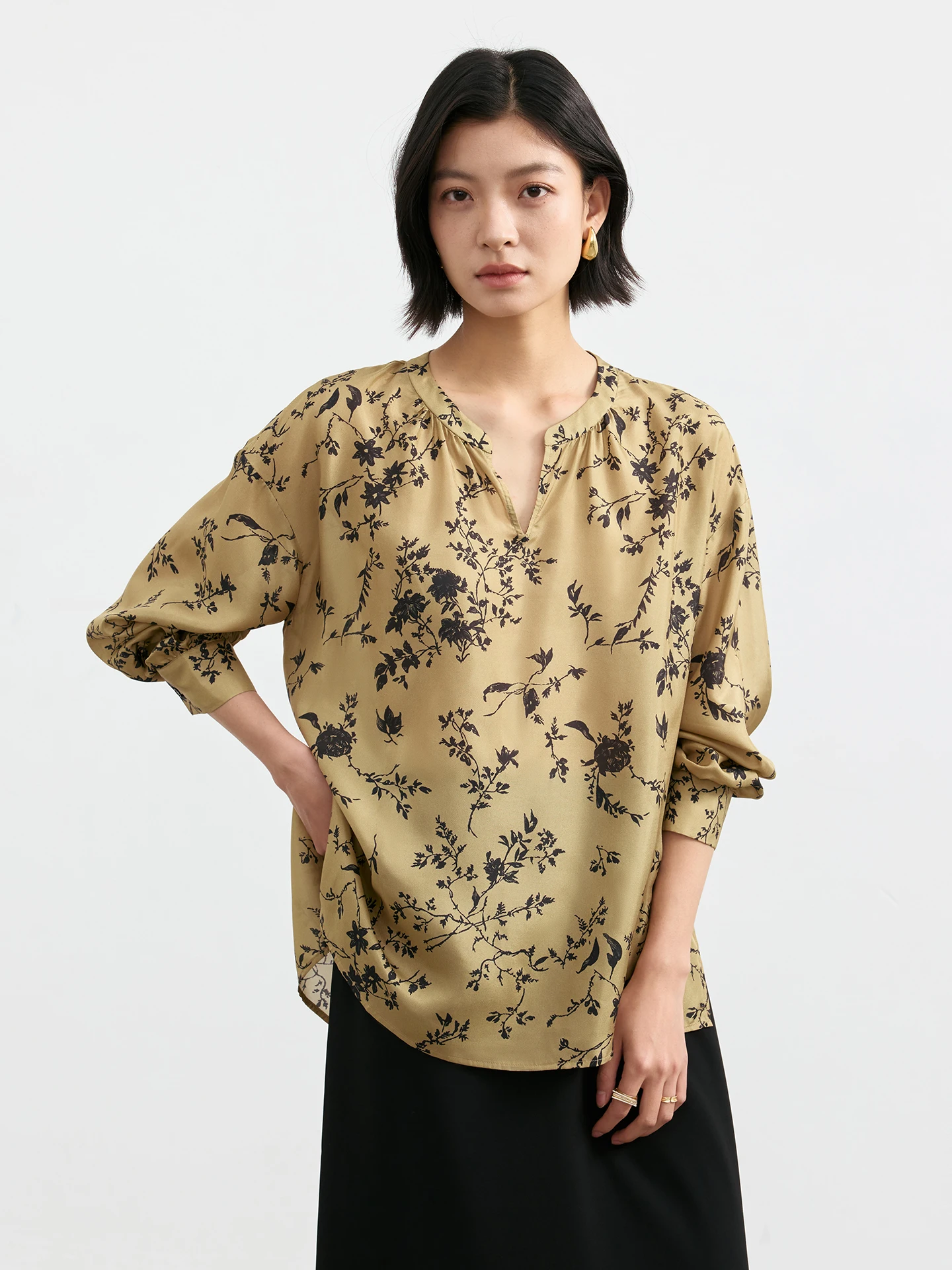 

Lightweight Silk V-Neck Digital Print Long Sleeve Shirt Elegant Loose Fit Women's Spring Fashion Breathable Comfortable