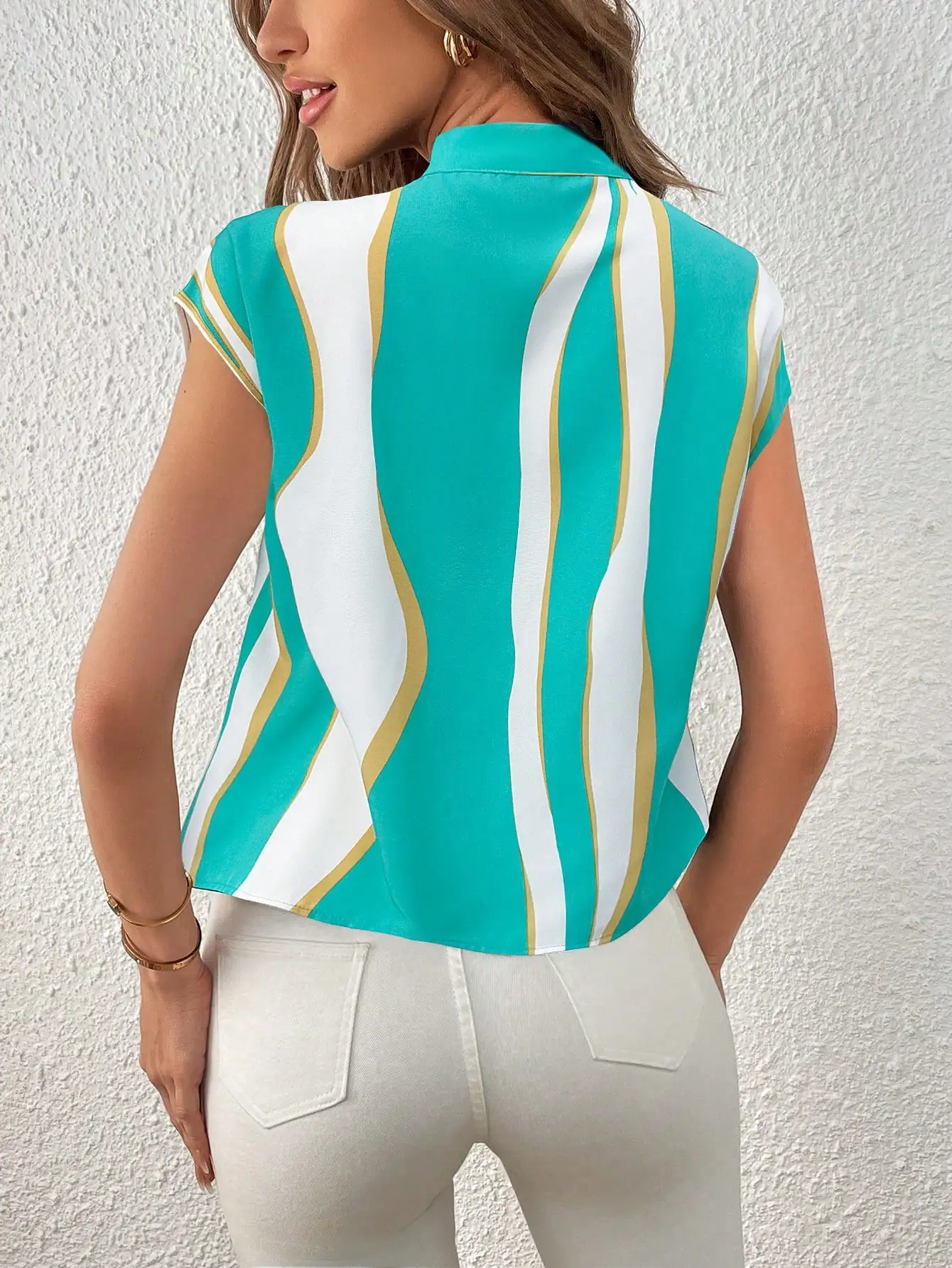 

Женская повседневная блузка в полоску с бантом на воротнике