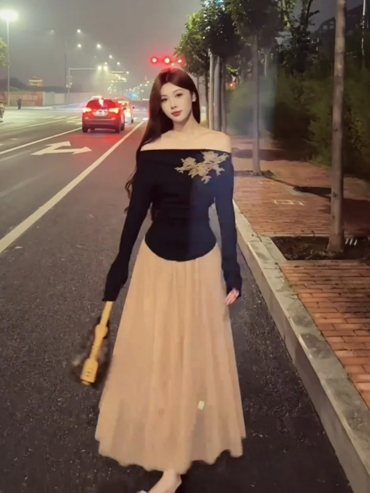 

Корейский комплект из топа на одно плечо с вышивкой и юбки, женская модная весенняя коллекция, юбка с высокой талией и расклешенным подолом, повседневная одежда