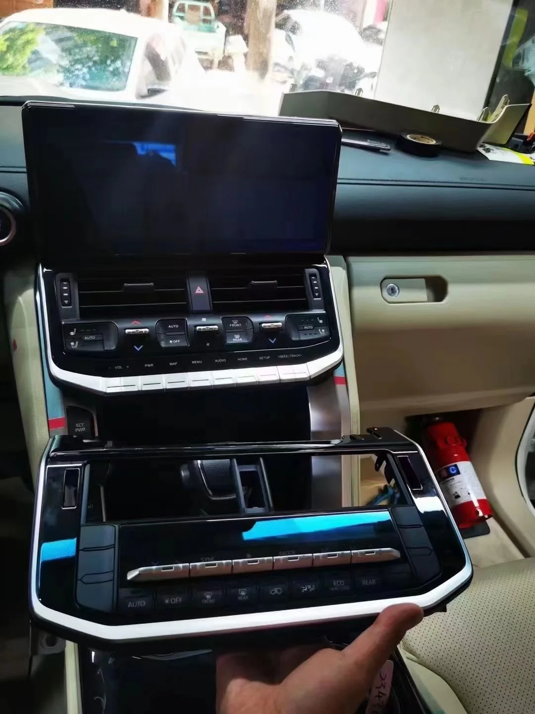 نظام ستيريو لمشغل فيديو السيارة بنظام أندرويد 12.3 بوصة لـ LANDCRUISER LC300 2022 EXR & GXR ترقية إلى 1:1 VXR #5