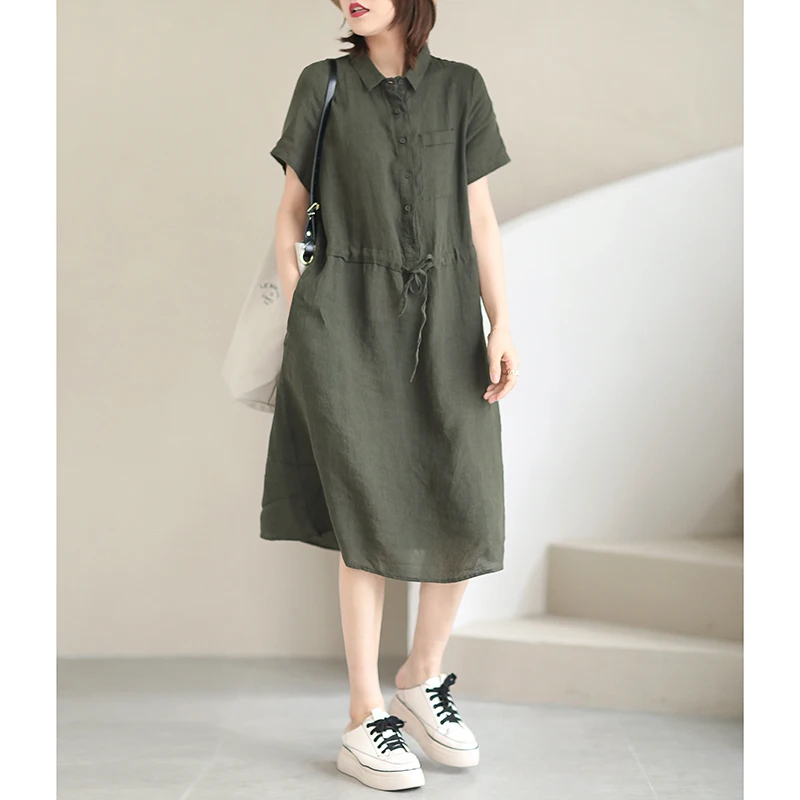 Artystyczna, swobodna, wyszczuplająca lniana spódnica damska o średniej długości, w kształcie litery A, zapinana na jeden guzik, z kołnierzykiem.