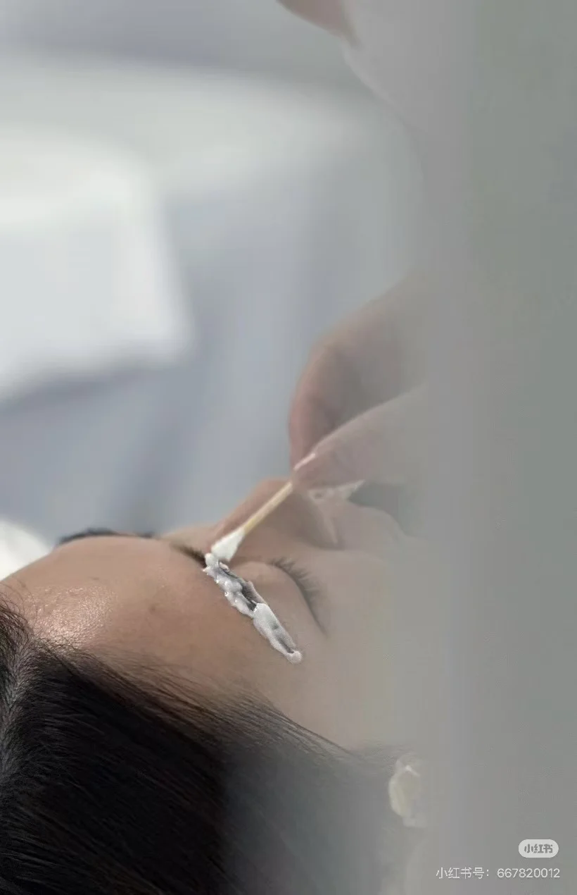

2pcs times on the forehead area of the eyes and lips Beauty tattoo