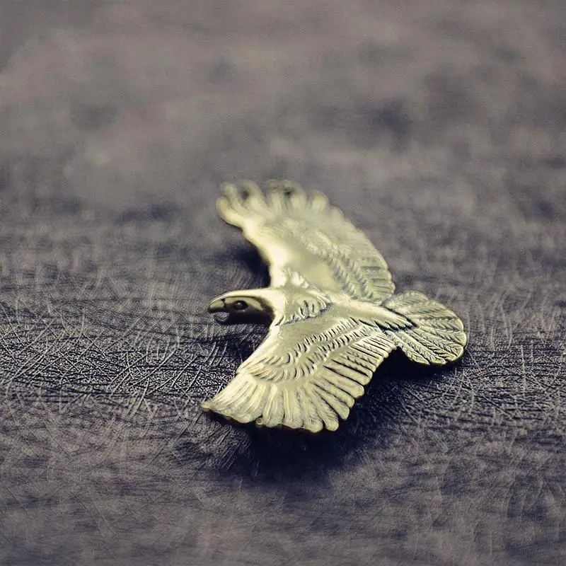 Messing-Adler-Statue, handgefertigtes Ornament für DIY-Schlüsselanhänger, Schmuck, Geldbörse, Vintage-Hängeaccessoires, Tisch- und Heimdekoration – Detail 2