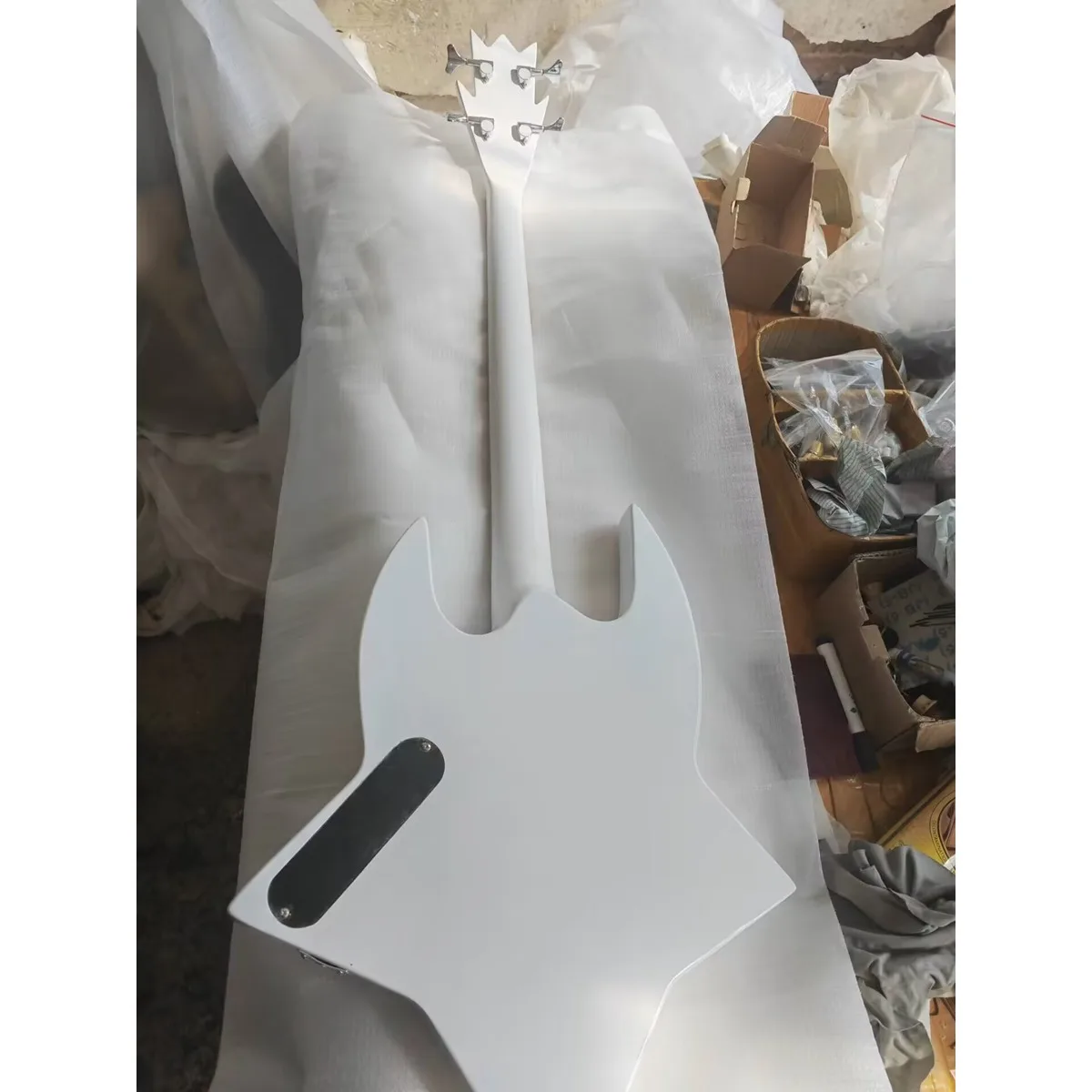 Hand Made 4 String Electric Bass Guitar 24 Frets Star Inlays maple Fretboard White Varnish Finish body Chrome Hardware