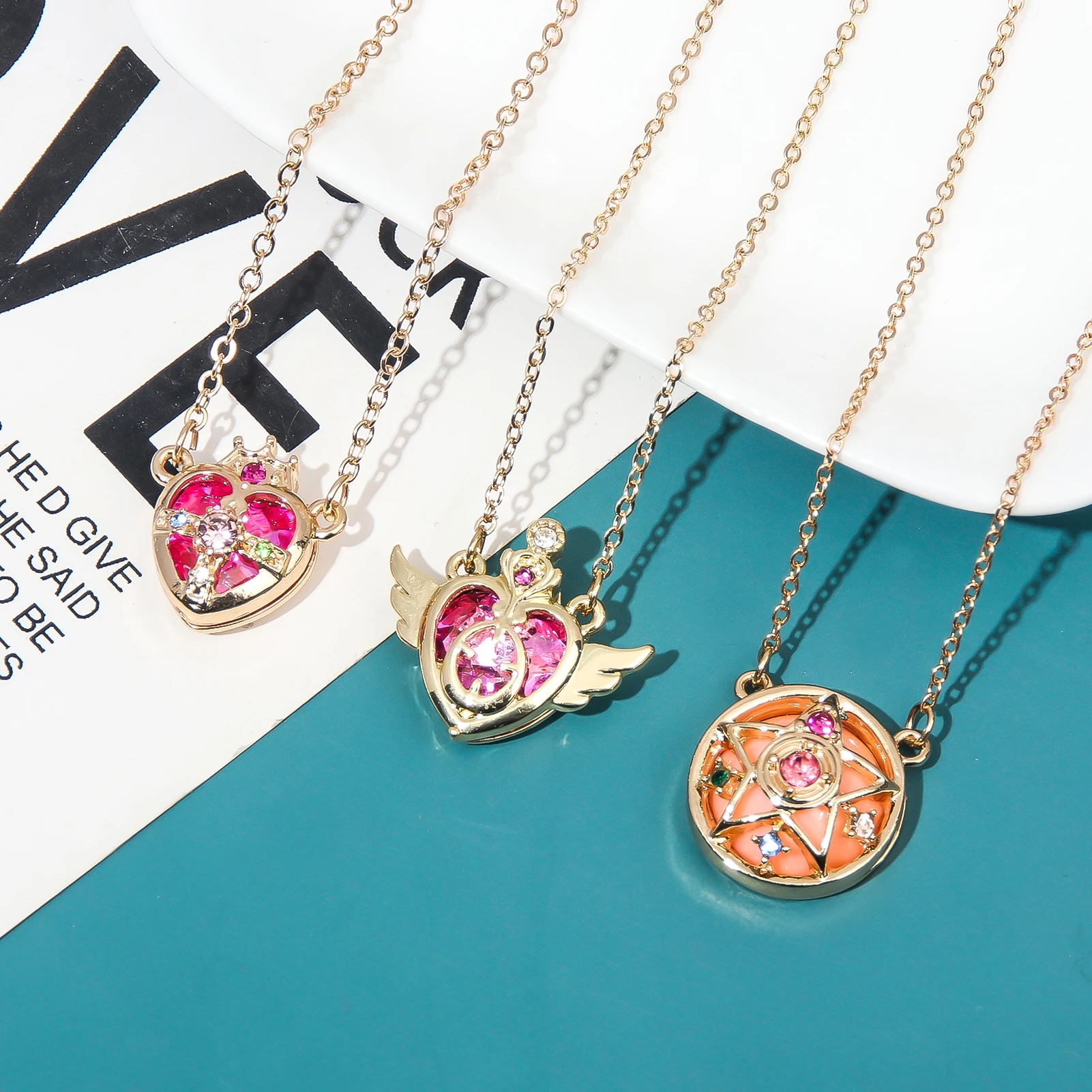 Nette SAILOR MOON Halskette Tsukino Usagi Magische Mädchen Transformation Flügel Zauberstab Halsband Cosplay Geschenk Männer Frauen Tasche Schmuck