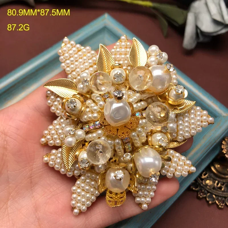 

Designer Luxury Exquisite Baroque Pearl Woven Flower Zircon Brooch for Women Designer Gold-plated Pearl Flower Women's Brooch