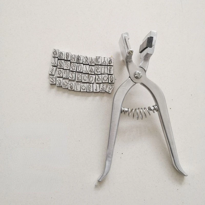

Ear splinter pliers for rabbits Ear marker pliers for breeding Ear marker pliers Animal marker for epidemic prevention