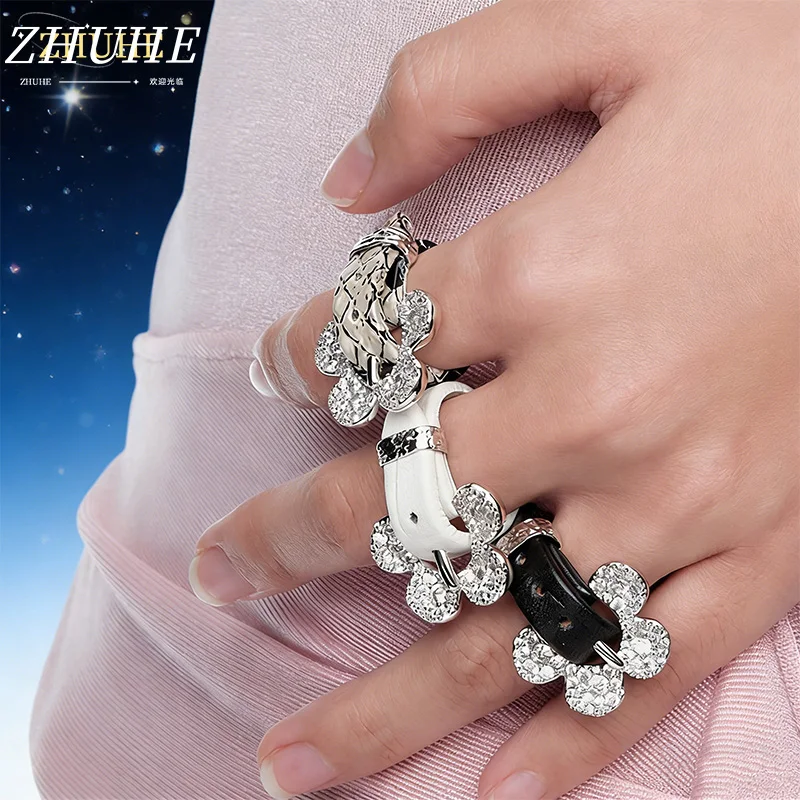 

Fashion-Forward Snake & Flower Crystal Ring Set – Jewelry Accessories for Men & Women, Resin Material, Adjustable Belt Design F