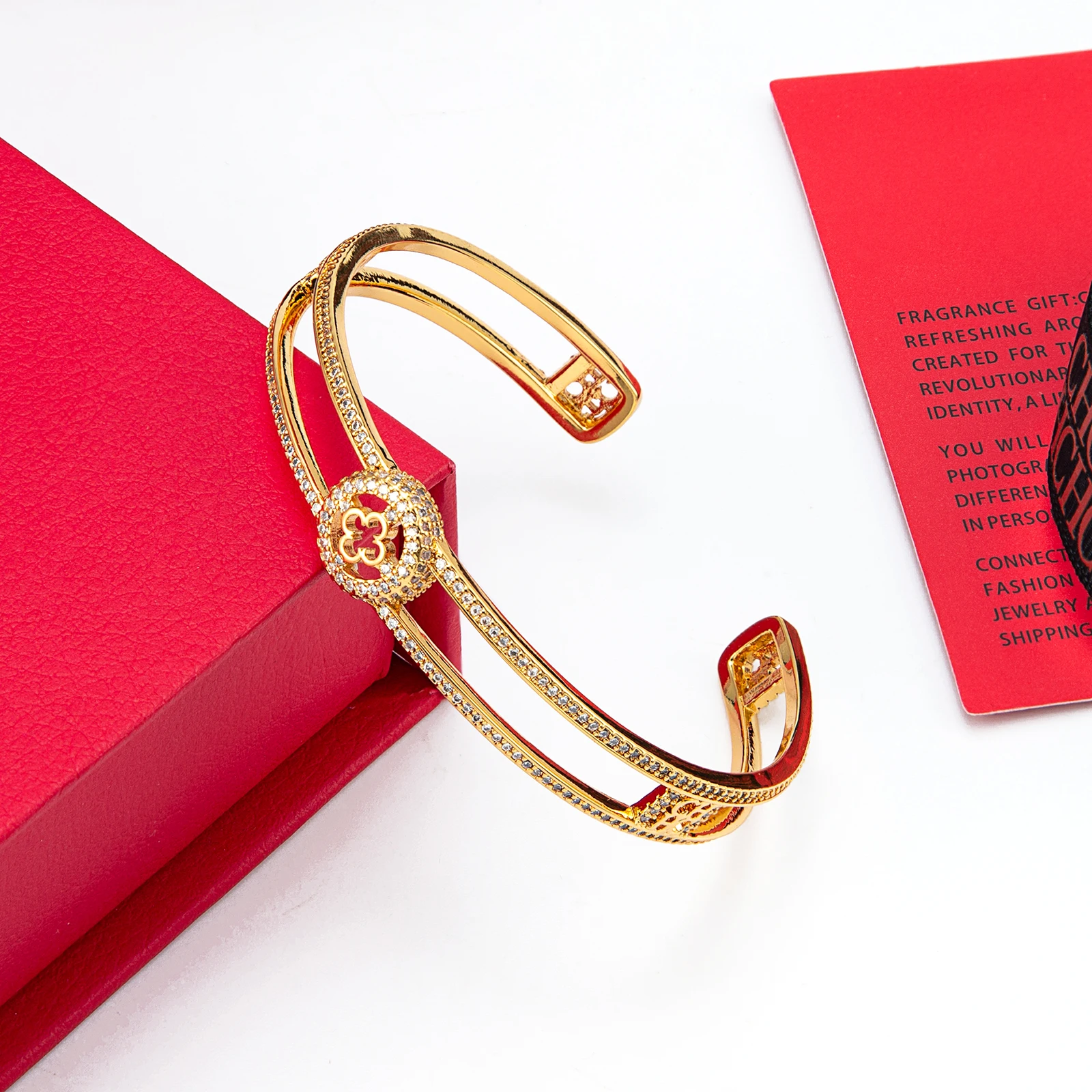 

CHILINCHNENA Elegant, popular, classic, fashionable, niche, high-end, light luxury, luxurious gift bracelet for ladies
