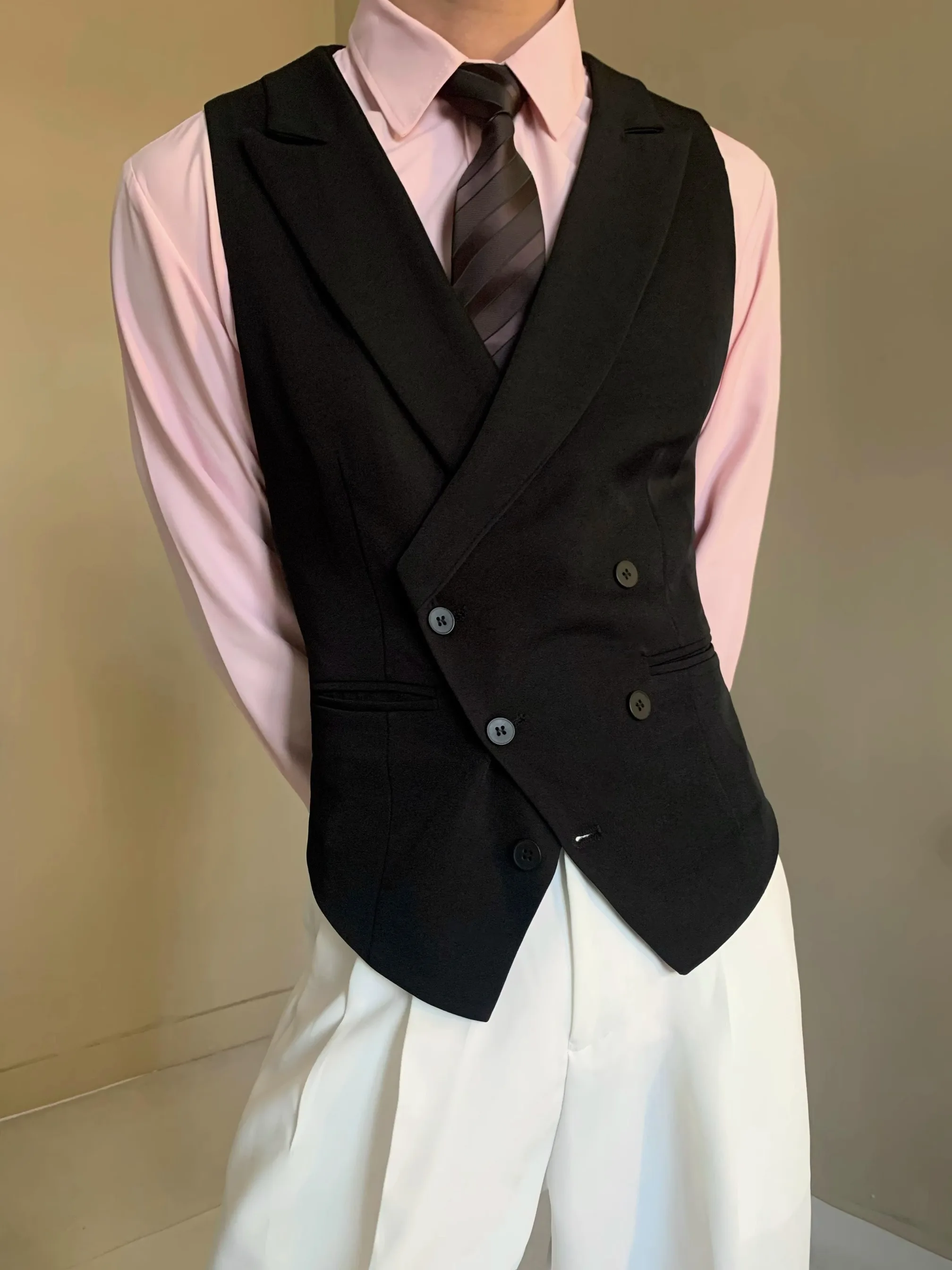 

Мужской свадебный костюмный жилет с V-образным вырезом, приталенный, на двух пуговицах, в британском стиле, для жениха, повседневный, молодежный, популярный