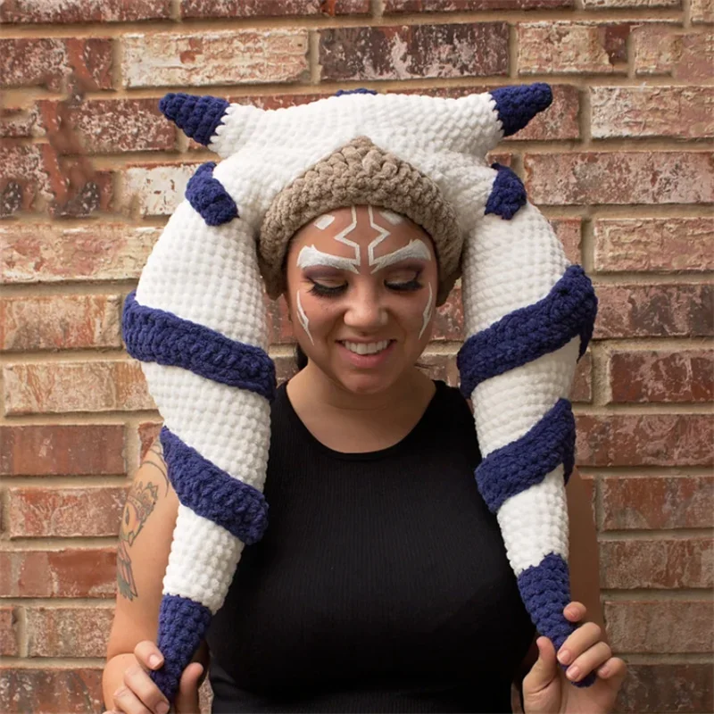 

Трансграничная горячая новинка, эксцентриковая индивидуальная шляпа из коровьего рога, вязаная вручную, забавная сине-белая полосатая шляпа с рогом, шляпа для косплея