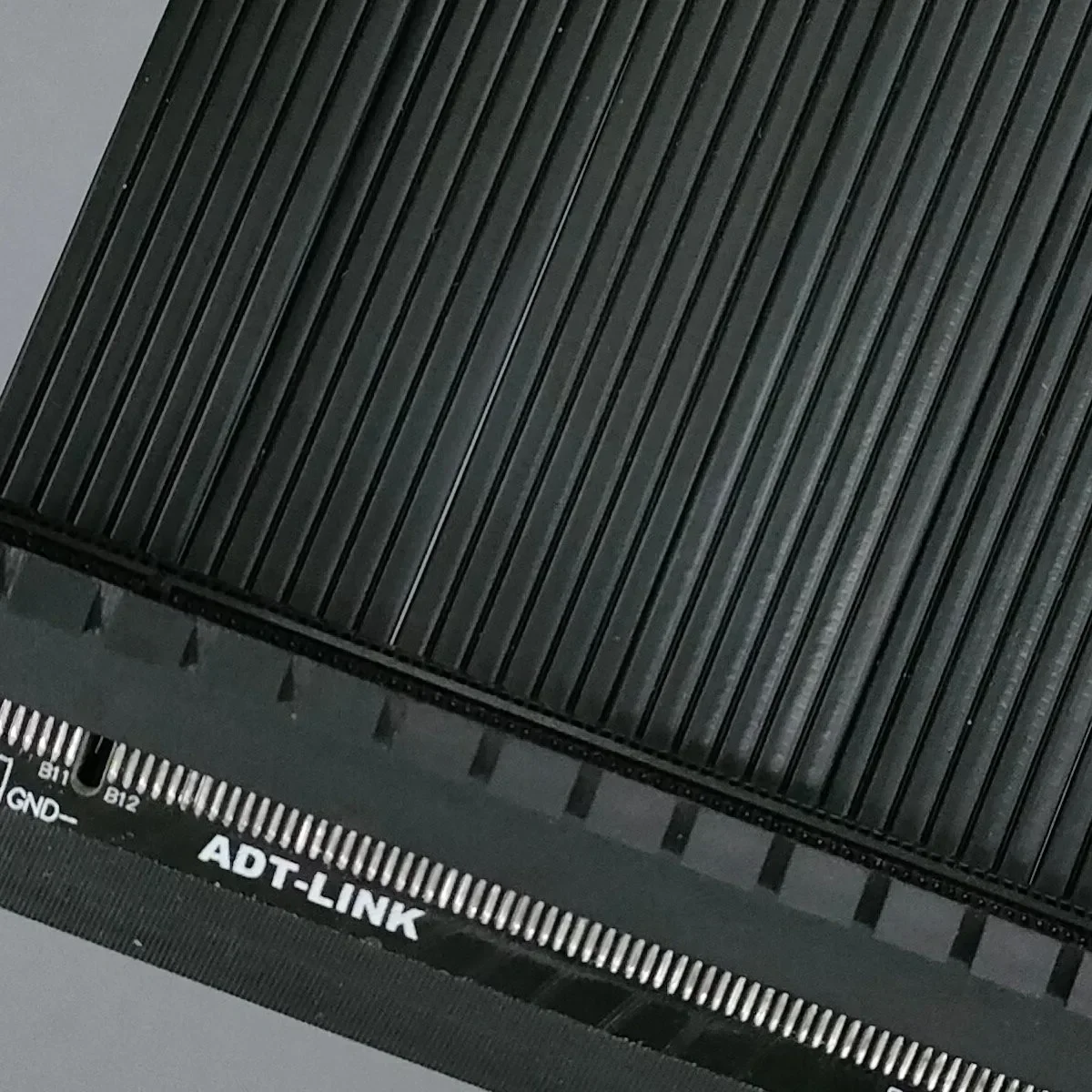 ADT Cable elevador PCIe para GPU ATX – Compatibilidad PCI Express - imagen 3