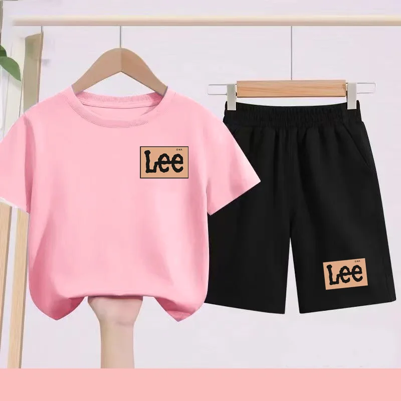 

Детские комплекты - повседневная одежда: спортивные футболки для мальчиков и девочек, повседневные шорты с коротким рукавом, комплекты из двух предметов. Милая подарочная одежда