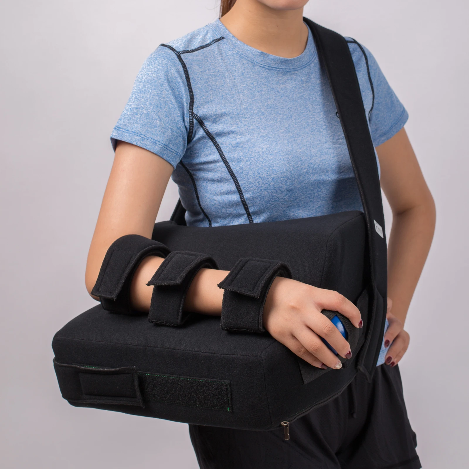 Shoulder Immobilizer with 45°Contoured Pillow, Shoulder Abduction Sling for Injury Support Rotator Cuff, Dislocated, Broken Arm