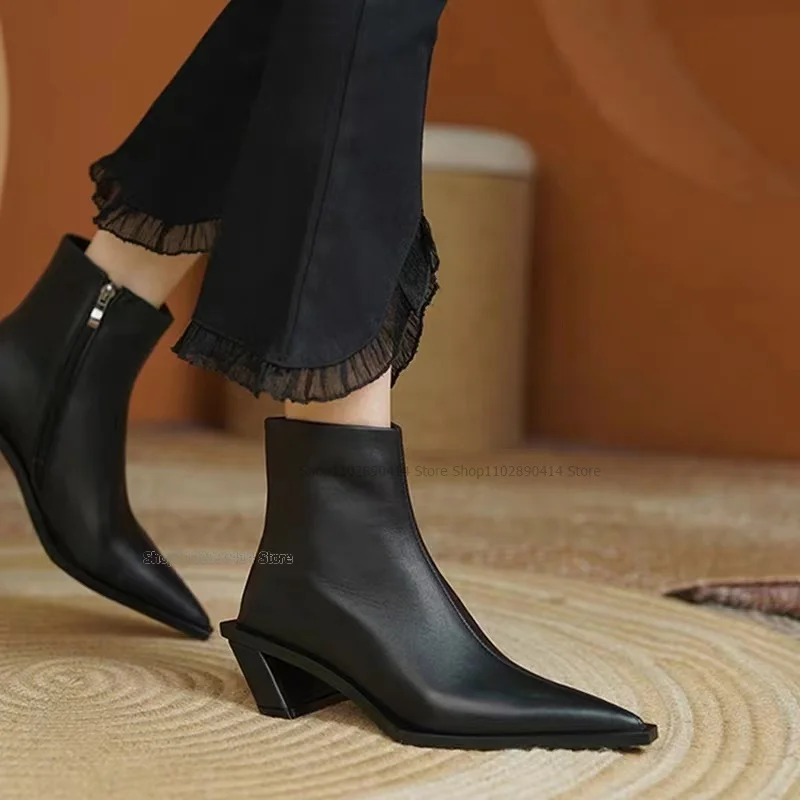 Ankle Boots de dedo apontado para mulheres, sapatos de couro genuíno, zíper lateral, saltos estilo estranho, moda, romance 2023