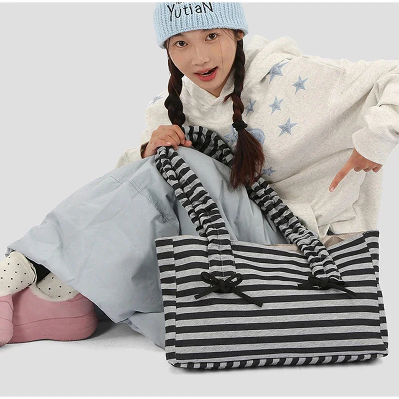 Schultertasche mit Polka-Dot-Schleife und Sternstreifen-Dekor, minimalistische, frische, lässige Nischen-Tragetasche, große Pendler-Handtasche für Damen – Detail 9
