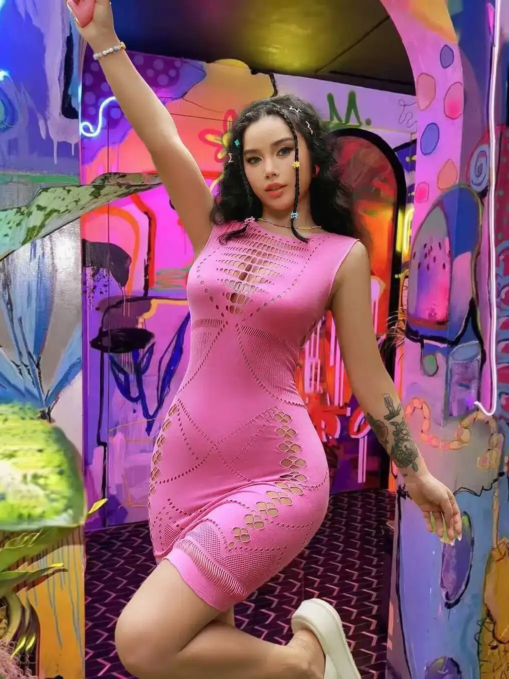 ชุดเดรสแขนกุดแบบกลวงออกพร้อมชุดรัดสะโพกสำหรับผู้หญิงเซ็กซี่เย้ายวนความปรารถนาอันบริสุทธิ์ที่สวยงามมีเสน่ห์สบายๆบาง 8MV2