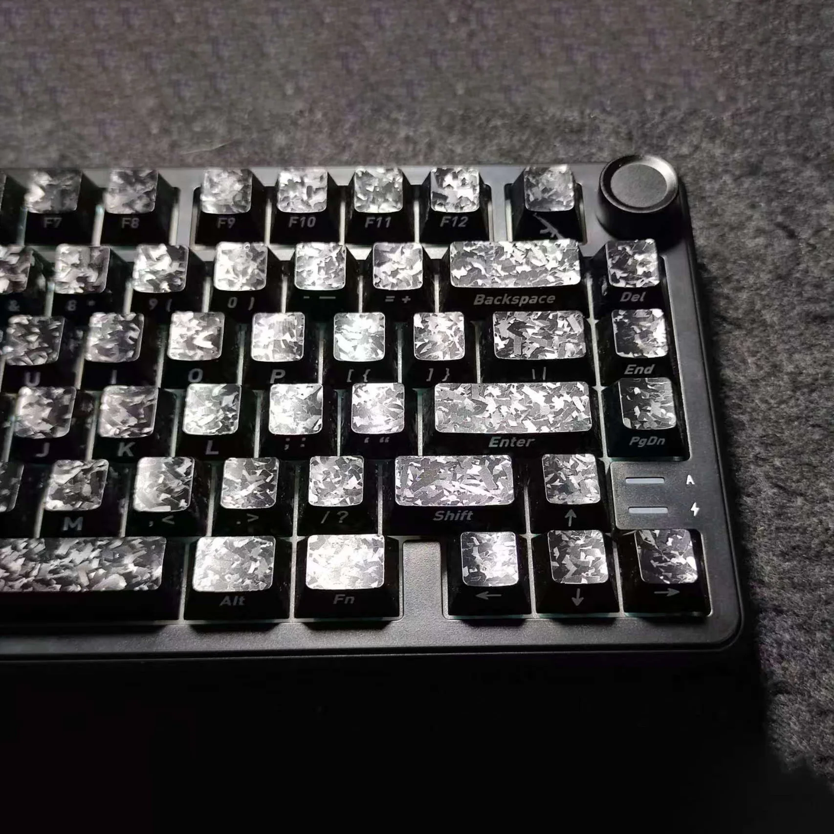 

Carbon Fiber Texture PC Toner Keycaps 119 Keys Cherry Profile Double Shot Keycap for Cherry Gateron MX Switch Gaming Keyboards