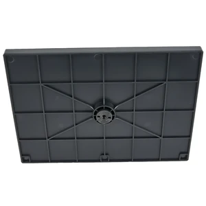 Sahnede bir mikrofonun kaidesindeki 6 büyük satış-no. 5