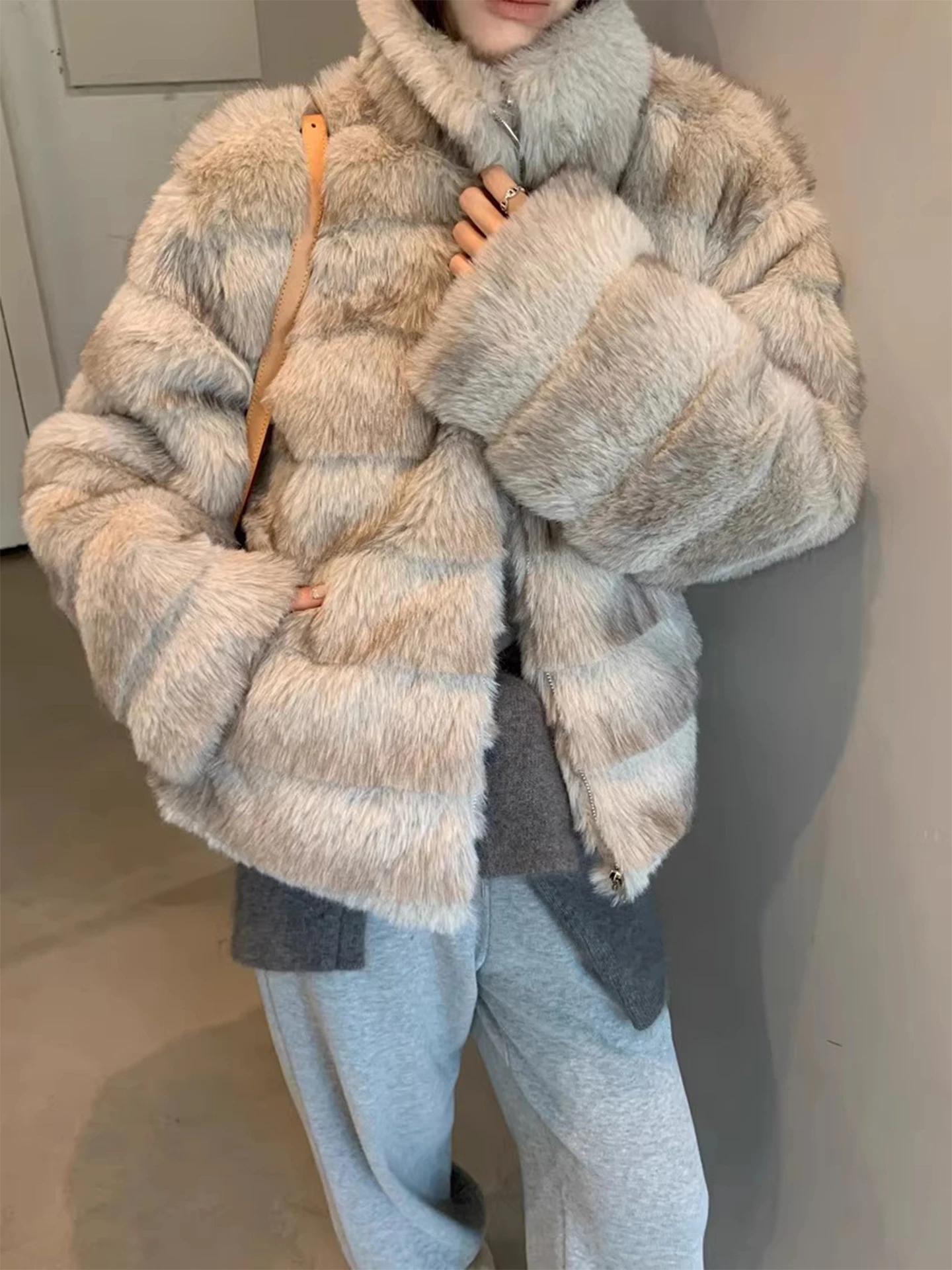 

Clothland женское винтажное пальто из искусственного меха на молнии с длинным рукавом и воротником-стойкой, женская верхняя одежда в стиле ретро, толстая куртка Mujer CB245