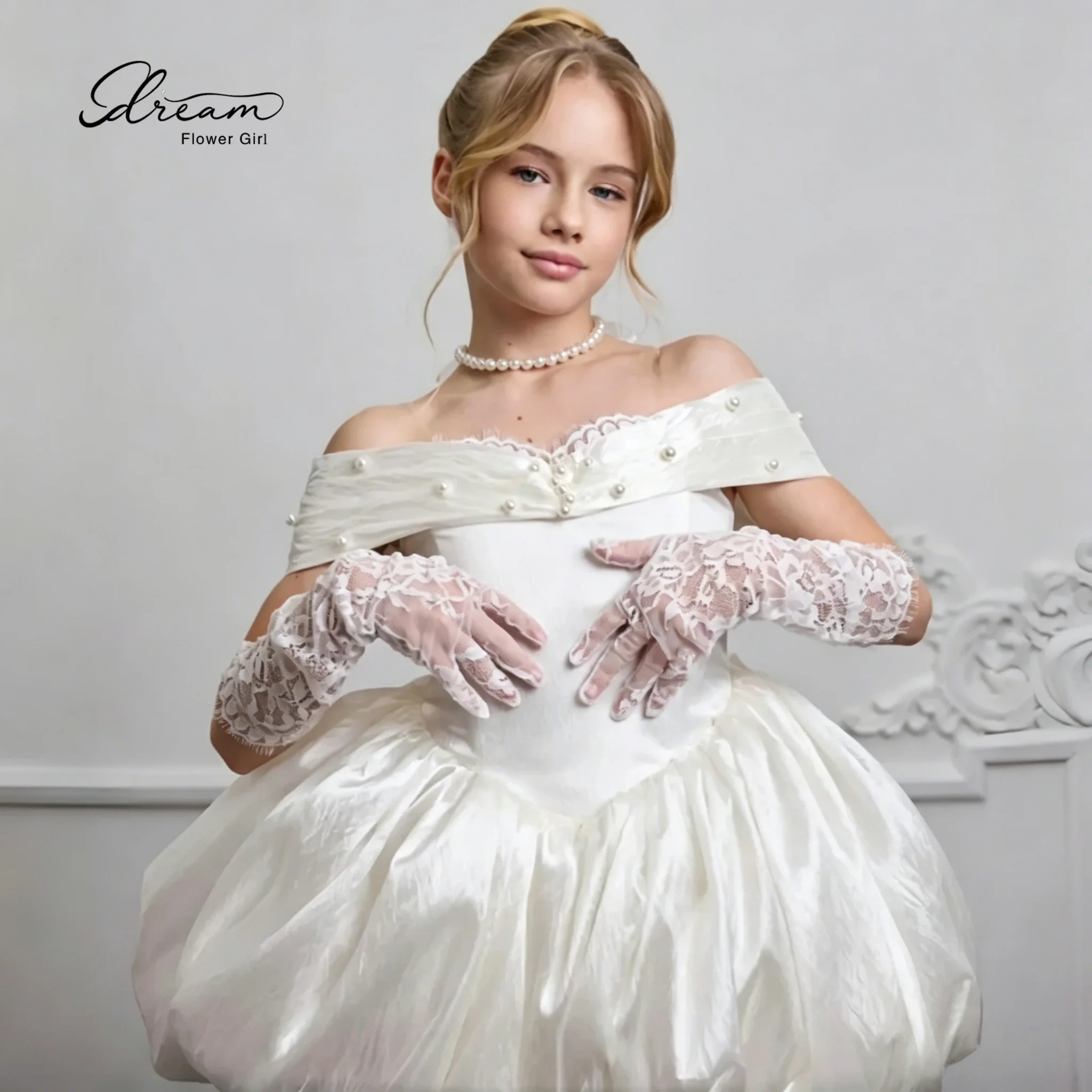 Elegant flower girl dress with a white satin collar, sequins, knee-length, backless, evening gown