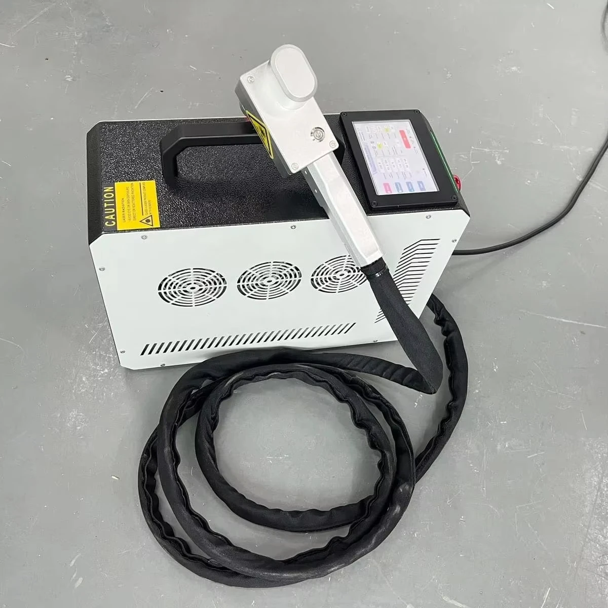 Pulse Laser Rust Remover 200w 300w MAX Laser Cleaner Portable Pulse Laser Cleaning Machine