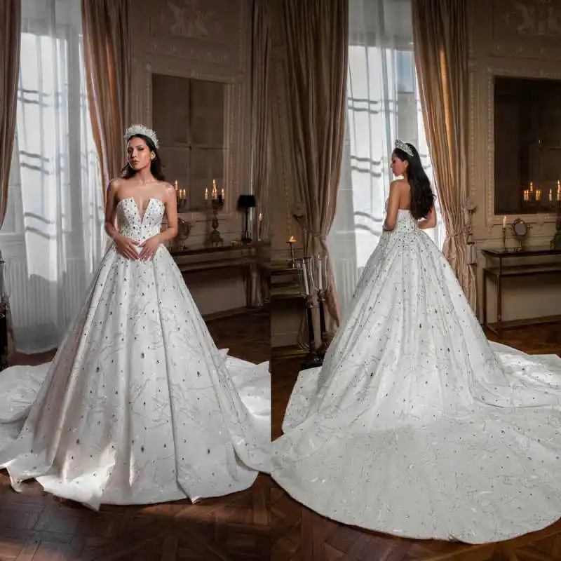 Vestidos de Novia de Lujo sin Tirantes con Escote en V Profundo, Jacquard Sutil de Satén con Pedrería Dispersa, Cola Larga
