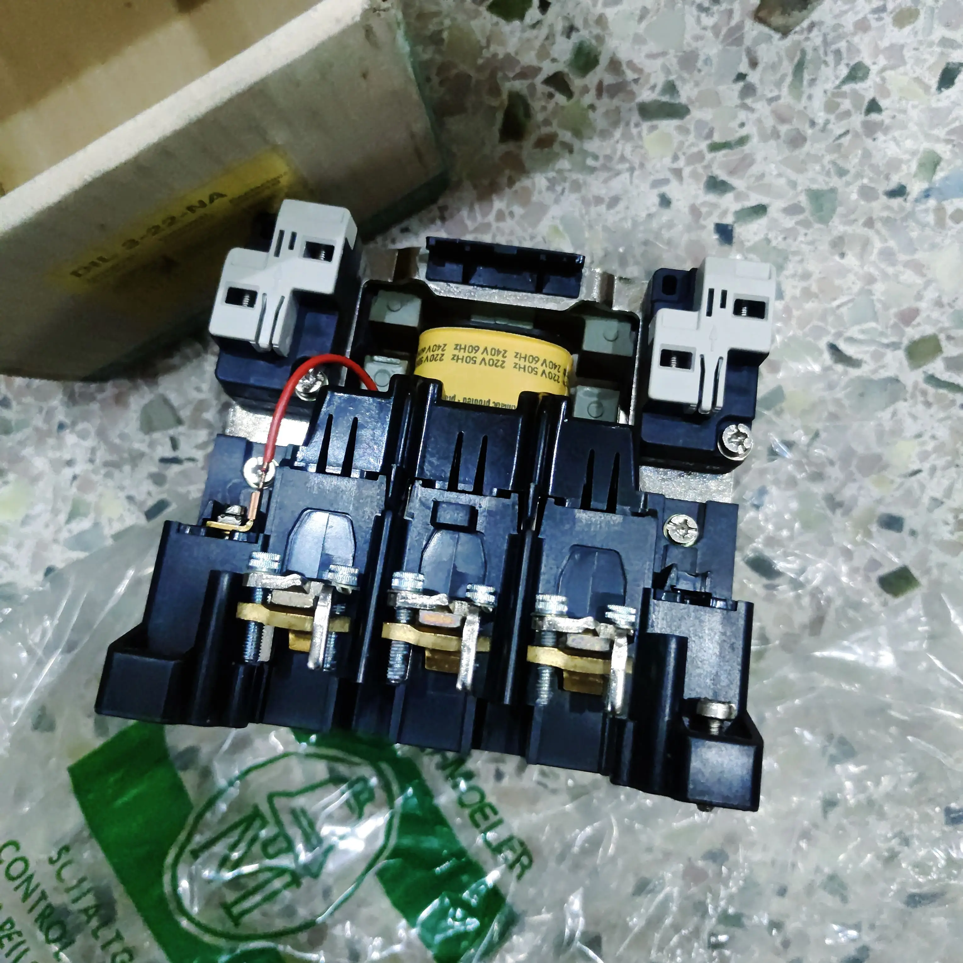 

MOELLER DIL3-22-NA 220-240 В переменного тока