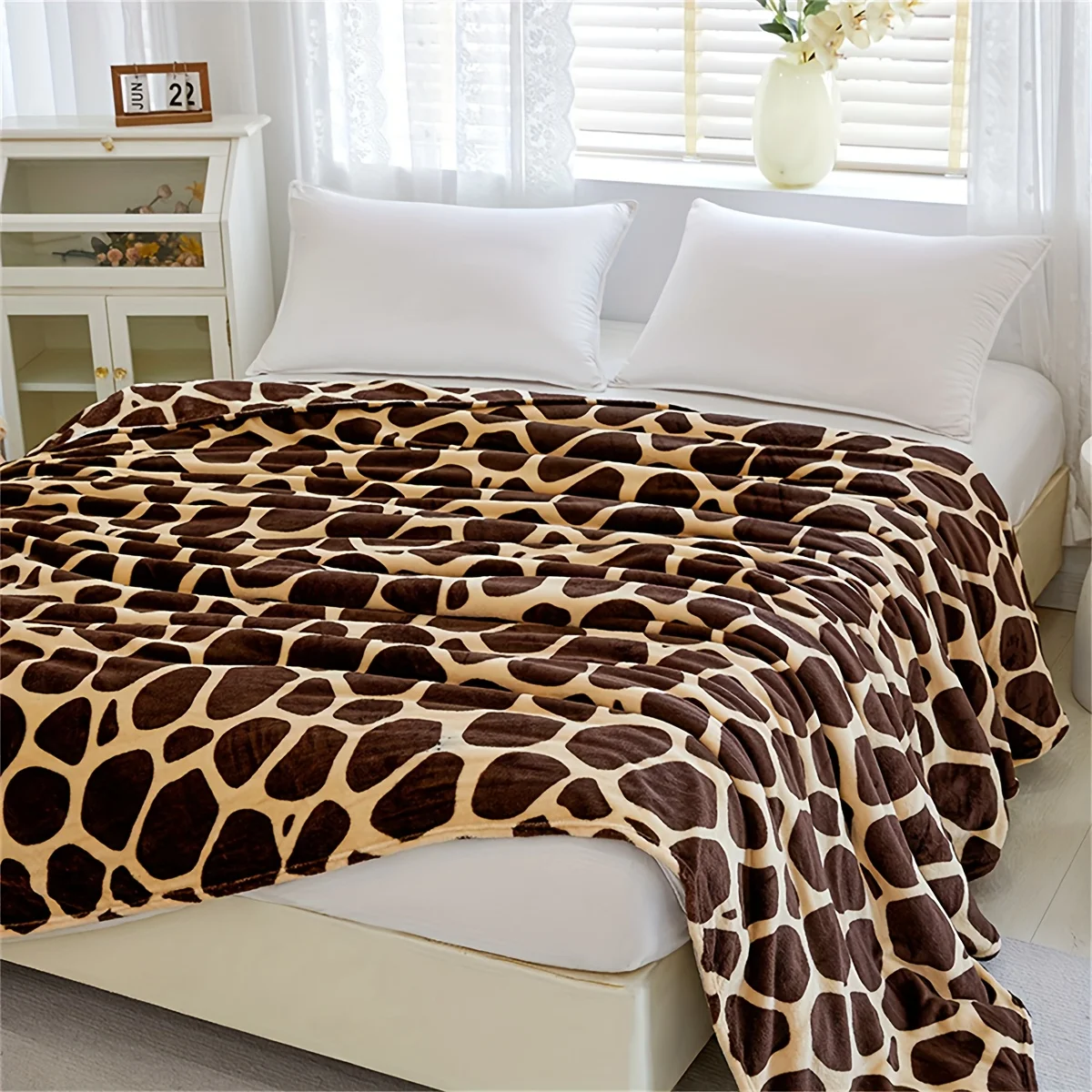 Cozy Flannel Leopard Print Throw Blanket Comforter Bedding Set for King Queen Double Winter Decor Luxury Home Sleep Gift