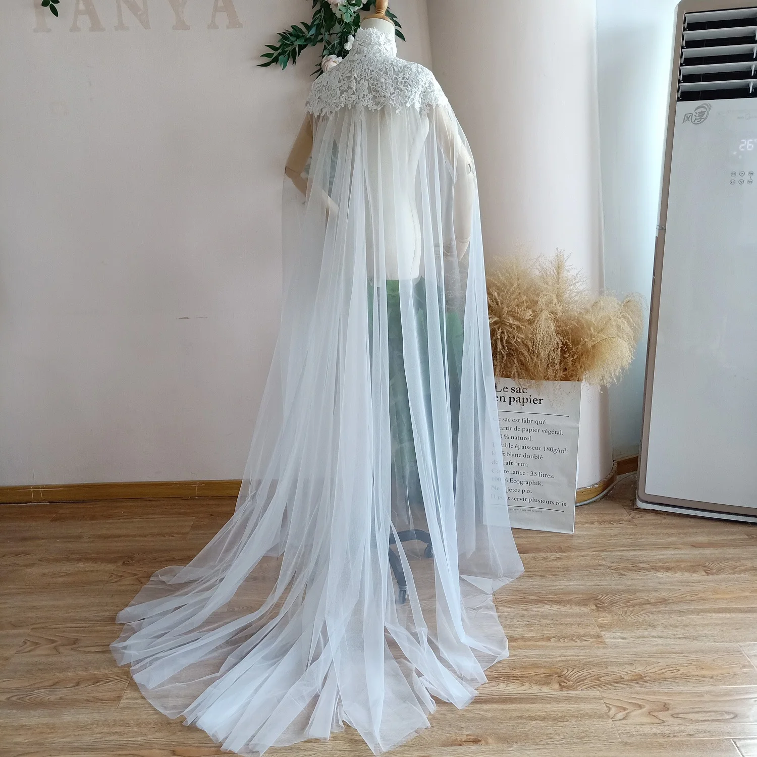 Elegant Lace High Neckline Bridal Cape One Layer Soft Solid Color Mesh Wedding Cloak With Applique Decoration DJ114