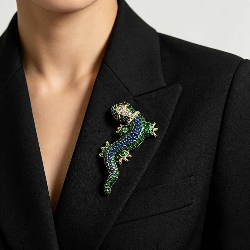 Vintage Green Enamel Lizard Brooch for Women Shiny Rhinestone Gecko Reptile Lapel Pin, Retro Exotic Jewelry Accessory