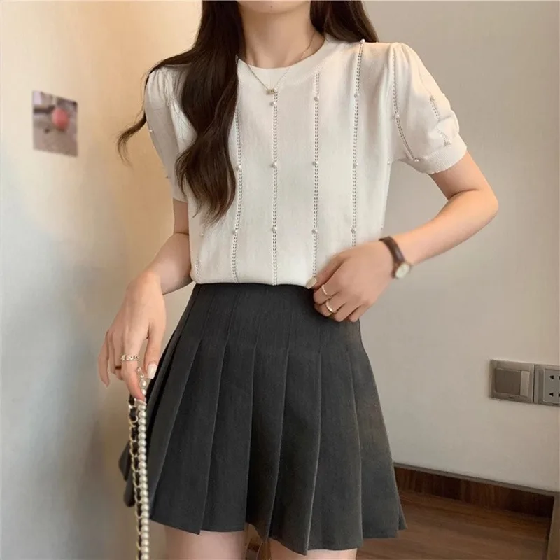 Magliette estive a maniche corte T-Shirt da donna in tinta unita con perle O collo T-Shirt da donna Casual elegante alla moda