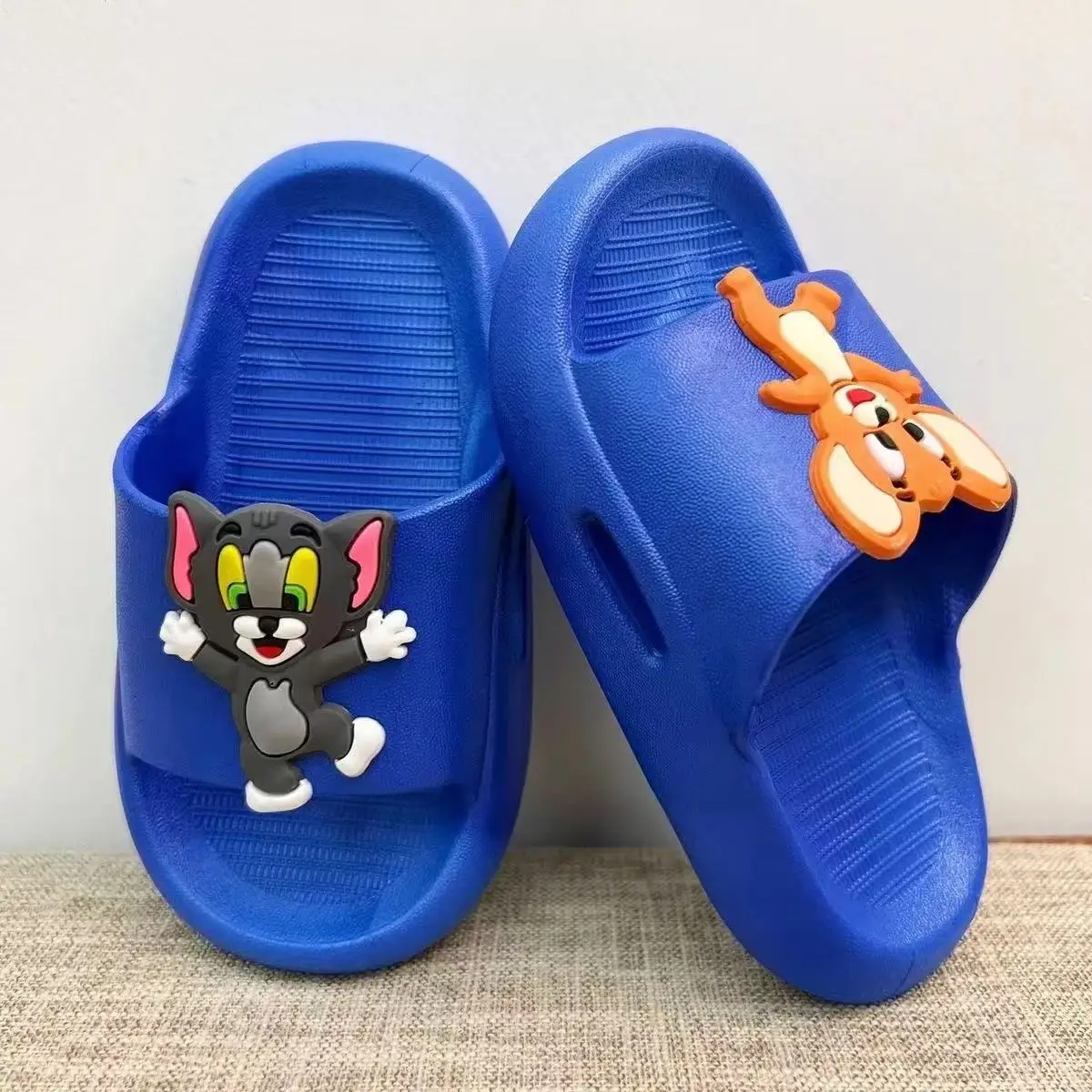 ทอมและเจอร์รี่แมวและเมาส์รองเท้าแตะสาวการ์ตูนน่ารักสําหรับเด็กบ้านในร่มกลางแจ้งสวมใส่รองเท้าแตะสาวน้อยกันลื่น