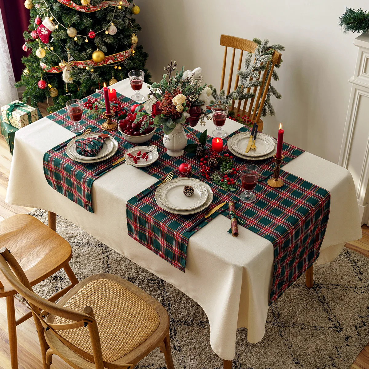 Christmas Red and Green Polyester Checkered Tablecloth, Dining Table Checkered Tablecloth, Farmhouse Ginger Ham Home Decoration