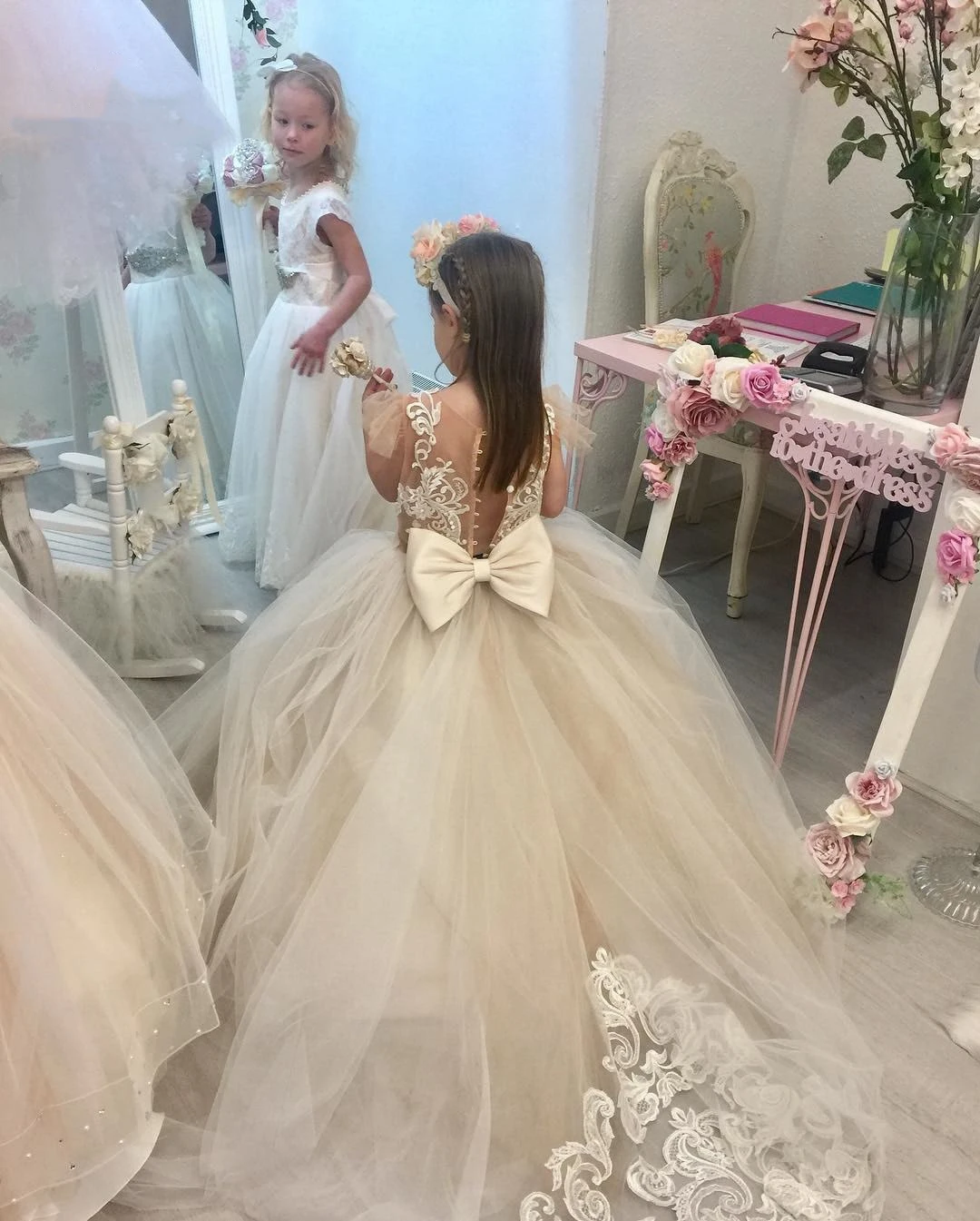 

Flower Girl Dresses Up Fluffy Princess Ball Gown Sleeveless Bow Tulle Wedding Guest Evening Party Communion Dresses For Kids