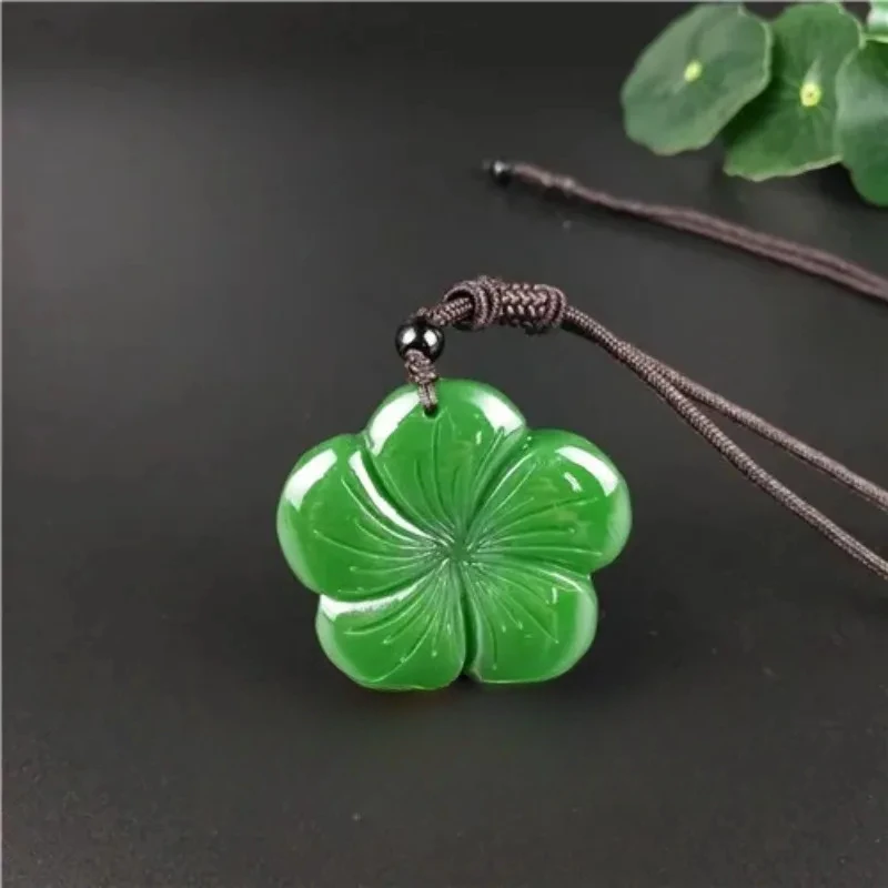 

Natural Green Chinese Jade Clover Pendant Necklace Fashion Accessories Charm Jewelry Carved Amulet Gifts for Her Women Men