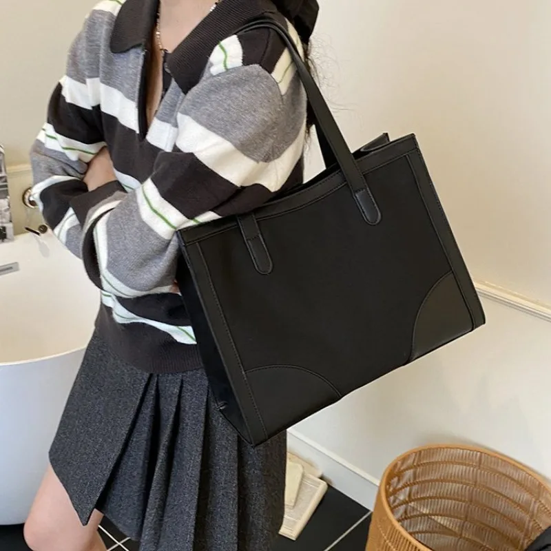 Luxury Chic Designer Diaper Bag For Women Large Capacity Tote Elegant Leather Crossbody Handbag For Fashionable And Practical