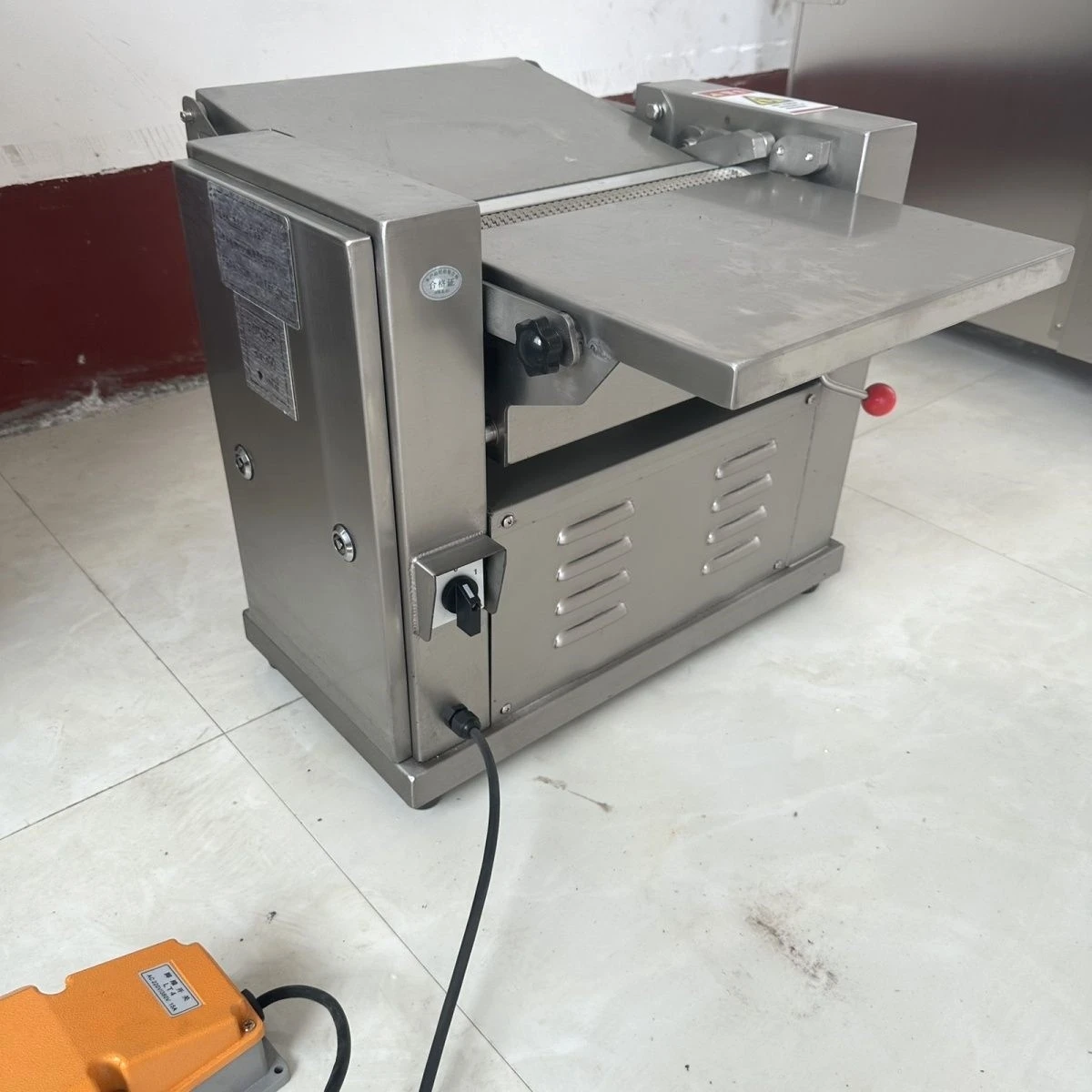 Beef Pork Skin Skinning Peeler Remover Pig Skin Peeling Removing Separating Machine Cow Raw Hide Separator