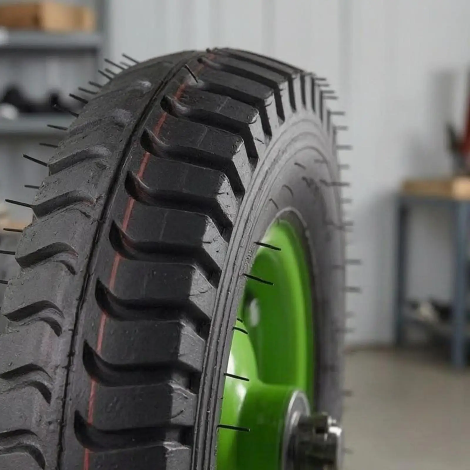 Inflatable Rubber Heavy Duty Wheel with Tread Pattern and Steel Axle for Heavy Weight Mover Cart Wheels