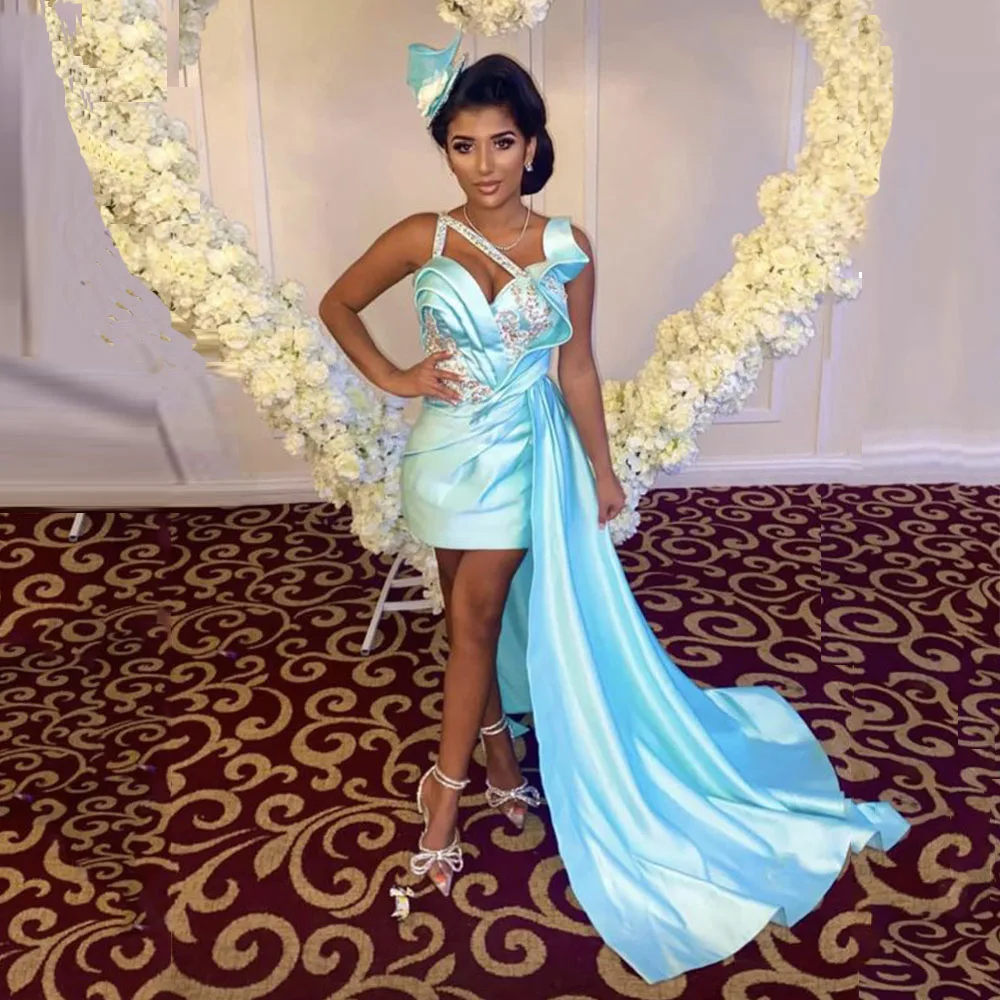 

Мини-короткое атласное коктейльное платье для женщин, коктейльное платье-футляр длиной выше колена, вечернее платье на одно плечо с бисером и шлейфом