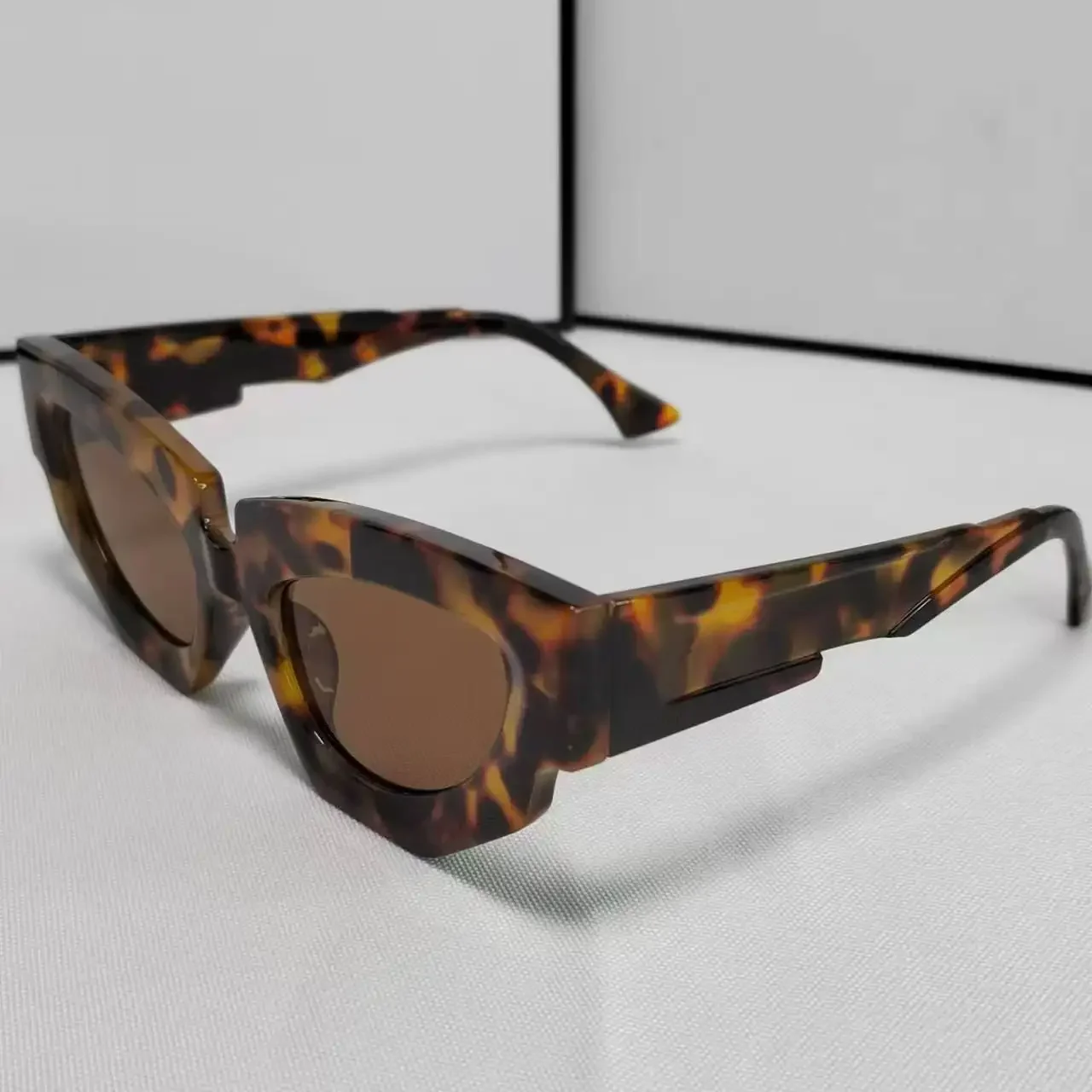 INS Fashion Women Cat Eye Sunglasses Trendy Men Luxury Beach Party Sunshade Mirrors Women's Personalized Outdoor Street UV400