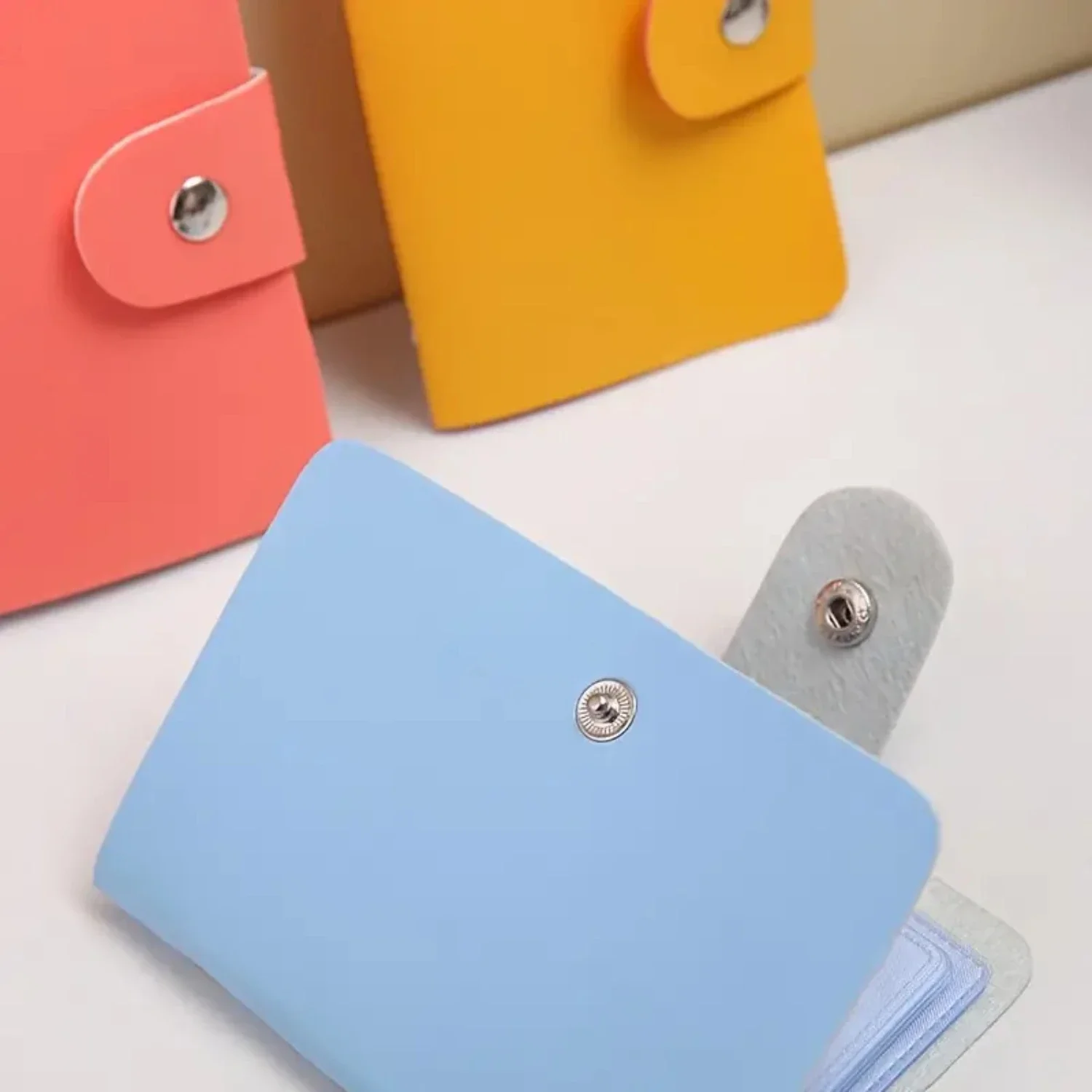 ファッショナブルな紳士のエレガントで小さなPUレザーのソリッドカラーのカードホルダー - スタイリッシュで整理整頓に最適です。