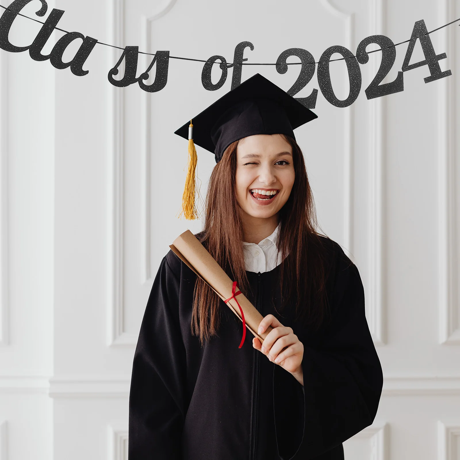 

2024 Graduation Decoration Graduation Photography Backdrop Black Tassel Banner Photo Backdrop Class of 2024 Supplies