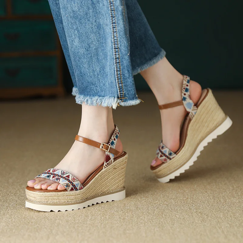 2023Summer One Piece Thick Sole Sandals with Broken Flower New GrassWeaving Slope Heels Ultra HighHeels Retro RomanWomen's Shoes