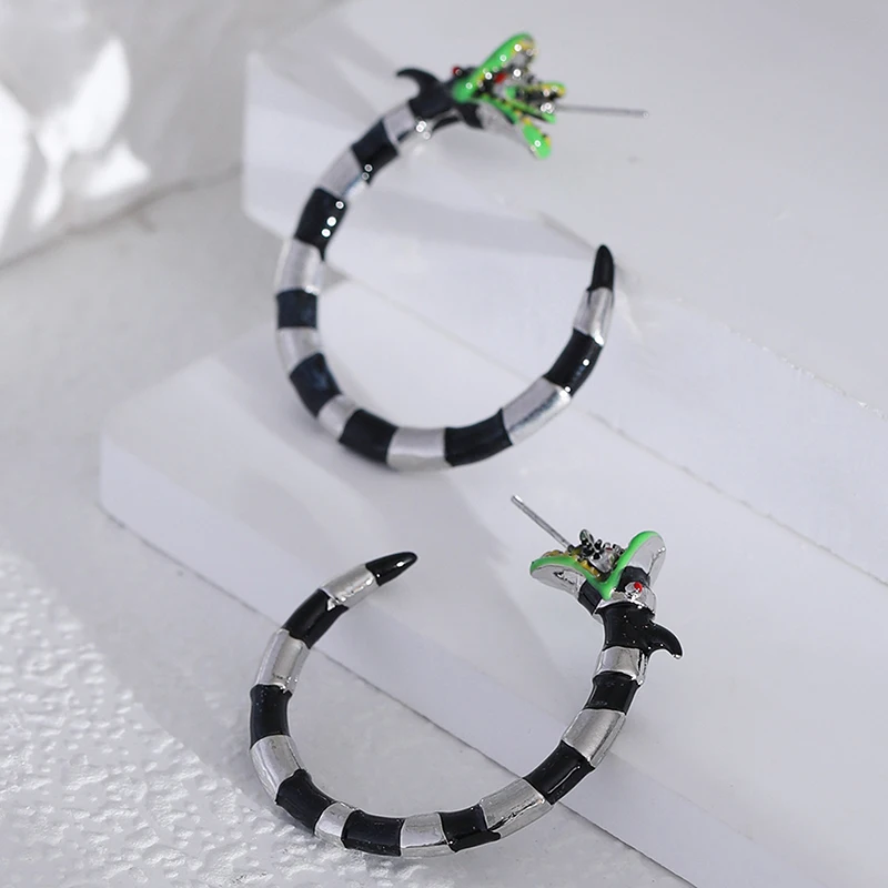 1Pair Halloween Creative Snake Plaid Print Hoop Earrings Women Beetle Sandworm Creepy Gothic Hip Hop Jewelry Cosplay Accessories