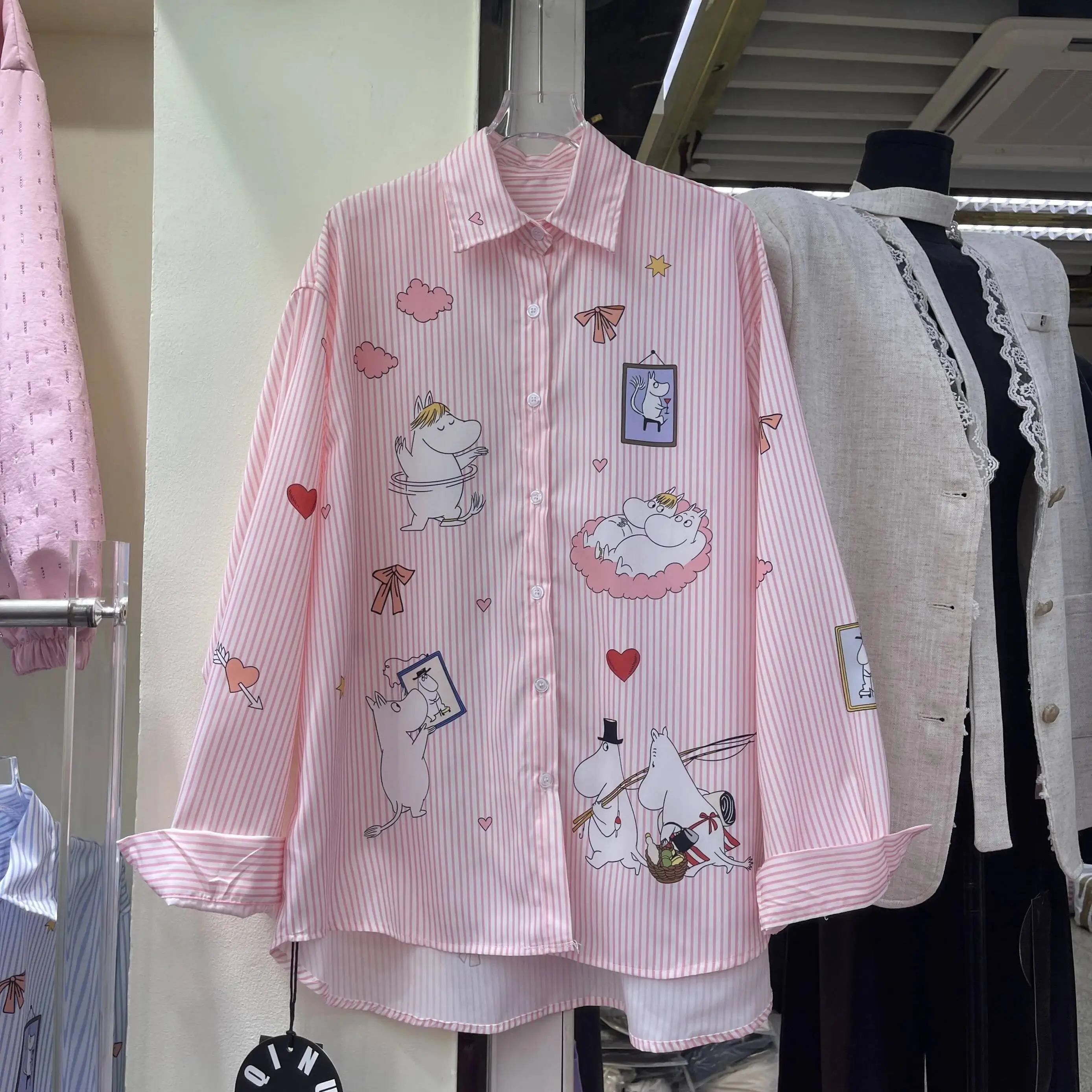 

2025 Spring New Arrivals: Unisex Loose Long Sleeve Shirt with Hugopotamus Cartoon Print