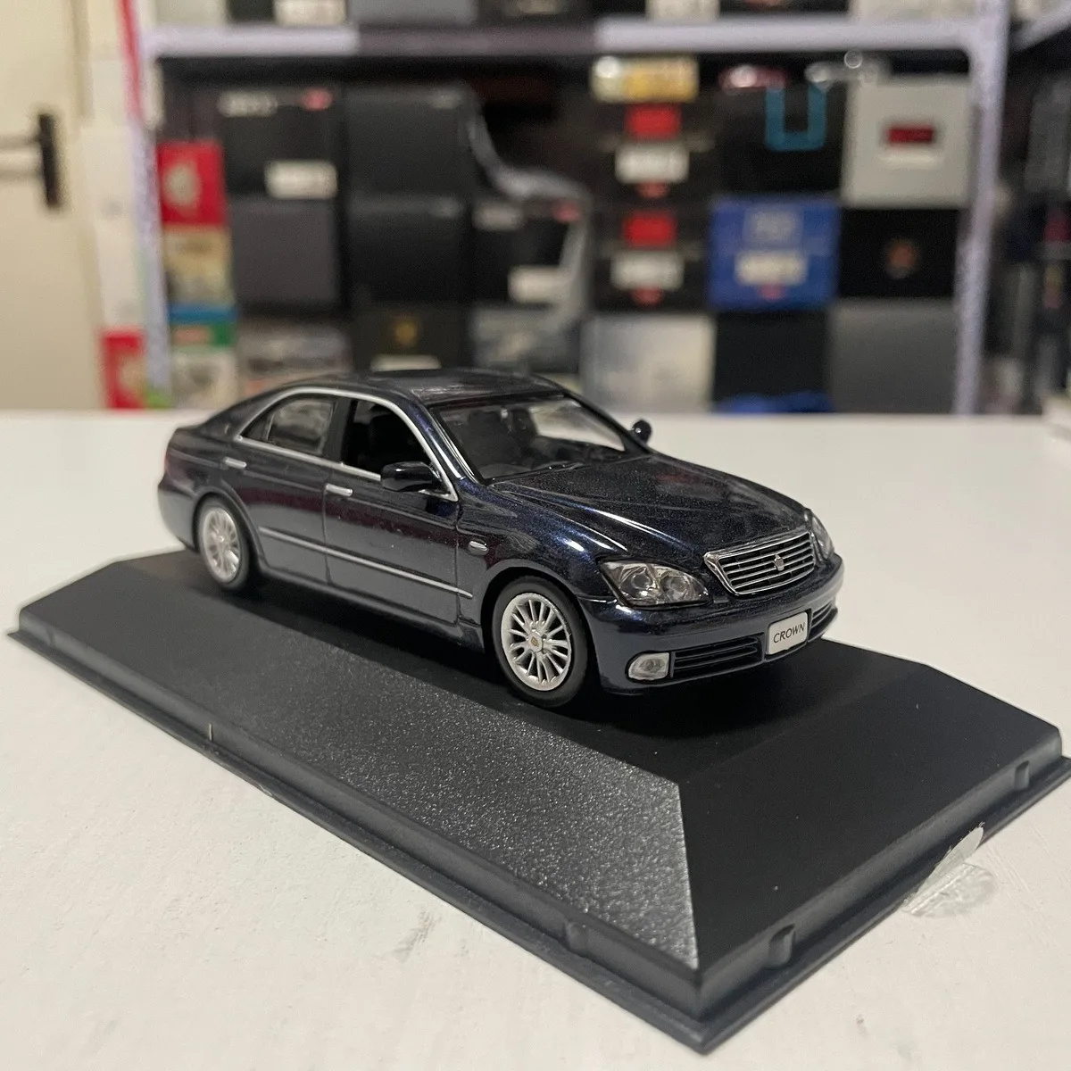 

Diecast 1:43 Scale CROWN S180 2004 Alloy Car Model Collection Souvenir Display Ornaments Vehicle Toy